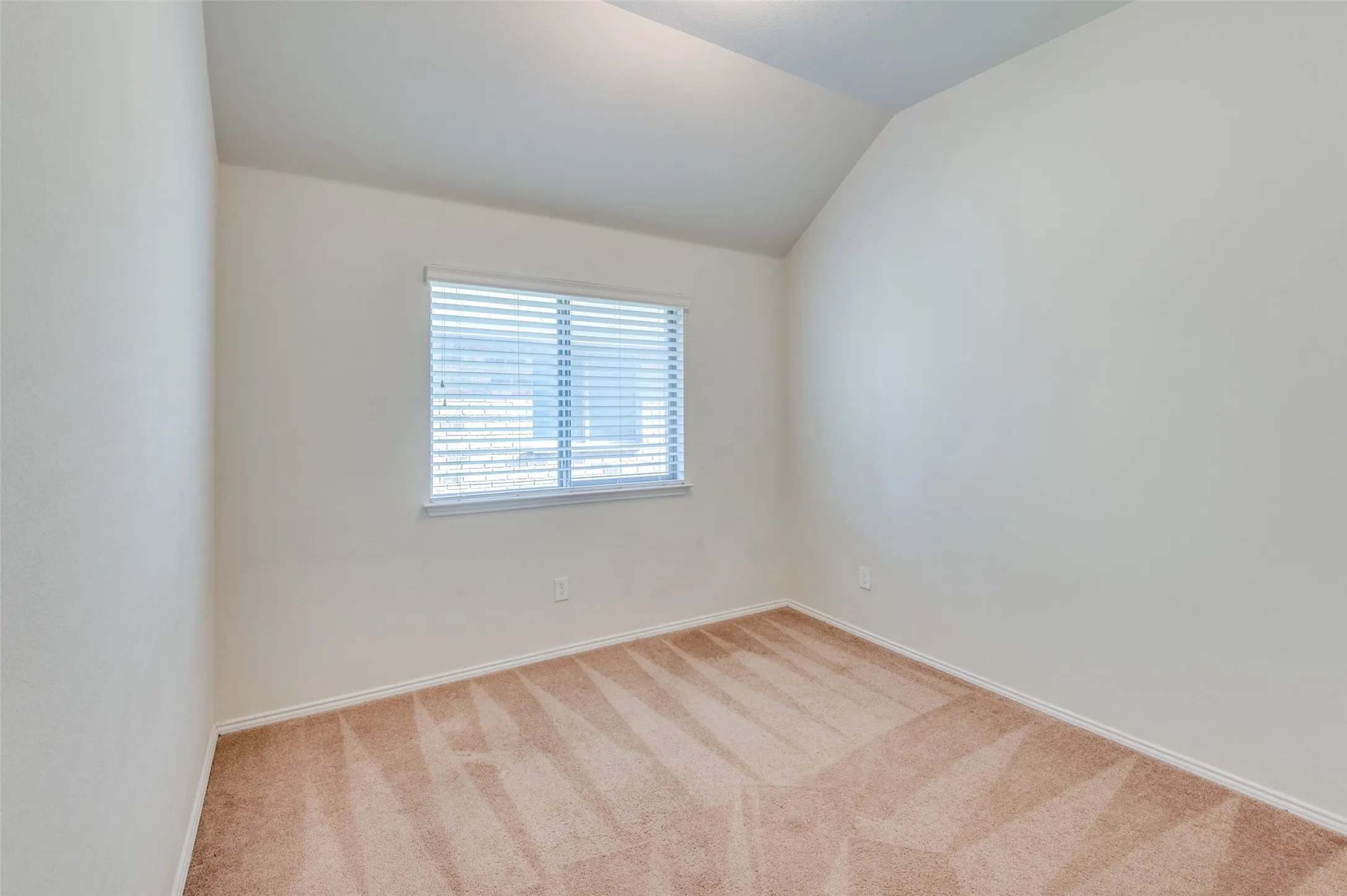 Single Family Residence For Rent in Ellis County , 347 Creekside Way, Waxahachie, Texas 75165, 4 Bedroom, 2 Bathroom, 2 Garage spaces, 1,943 Sqft, built in 2014, mls#21389284, Real Estate Agent in Waxahachie, Homes For Rent in Ellis county, Homes For Rent in Waxahachie, Realtor in Waxahachie Texas, Real Estate Brokerage Independent Realty Texas, Luminita Cordes Realtor