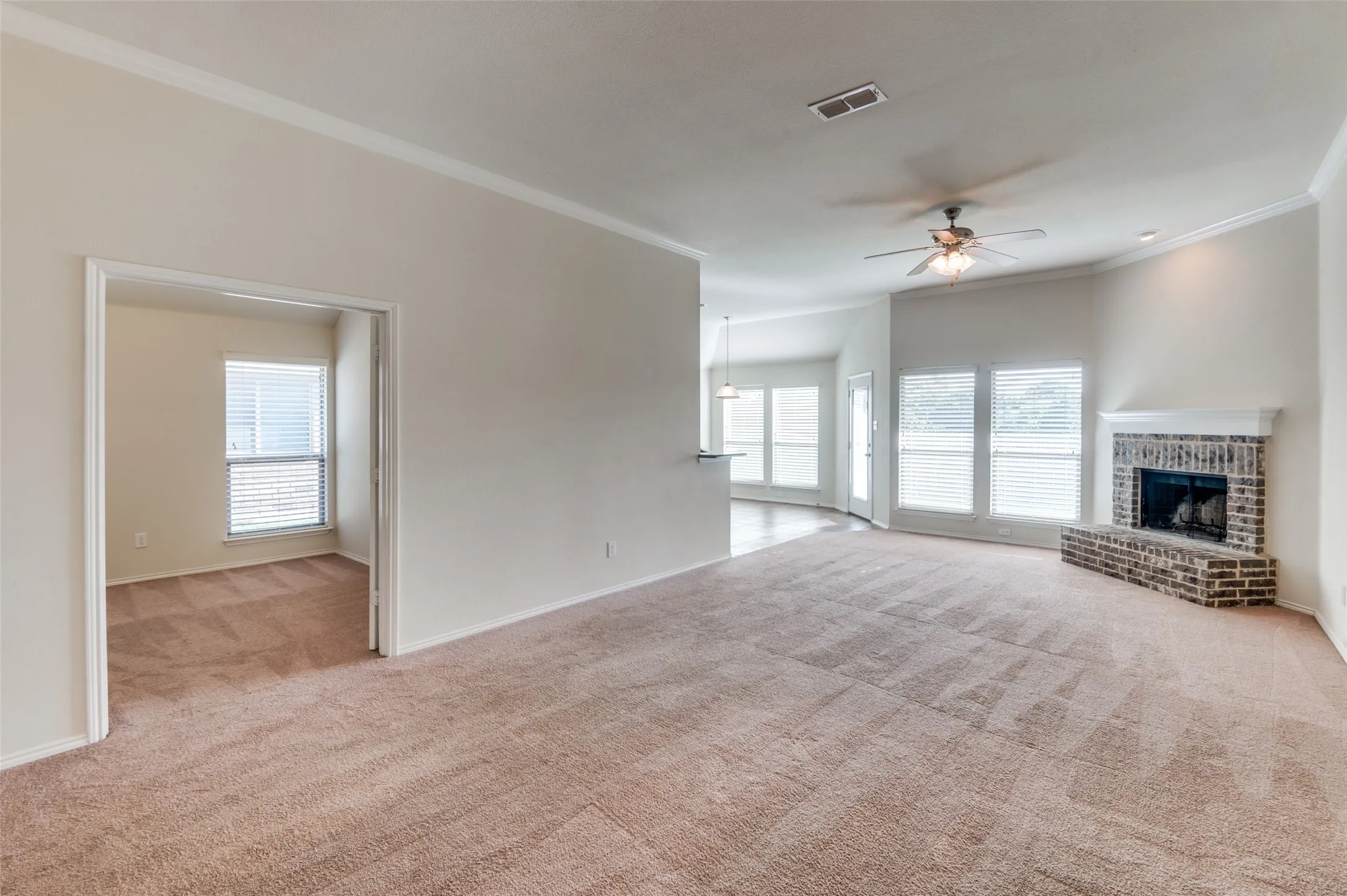 Single Family Residence For Rent in Ellis County , 347 Creekside Way, Waxahachie, Texas 75165, 4 Bedroom, 2 Bathroom, 2 Garage spaces, 1,943 Sqft, built in 2014, mls#21389284, Real Estate Agent in Waxahachie, Homes For Rent in Ellis county, Homes For Rent in Waxahachie, Realtor in Waxahachie Texas, Real Estate Brokerage Independent Realty Texas, Luminita Cordes Realtor