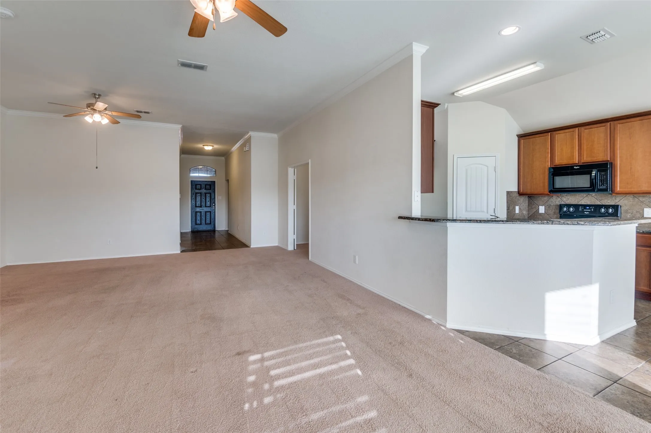 Single Family Residence For Rent in Ellis County , 347 Creekside Way, Waxahachie, Texas 75165, 4 Bedroom, 2 Bathroom, 2 Garage spaces, 1,943 Sqft, built in 2014, mls#21389284, Real Estate Agent in Waxahachie, Homes For Rent in Ellis county, Homes For Rent in Waxahachie, Realtor in Waxahachie Texas, Real Estate Brokerage Independent Realty Texas, Luminita Cordes Realtor