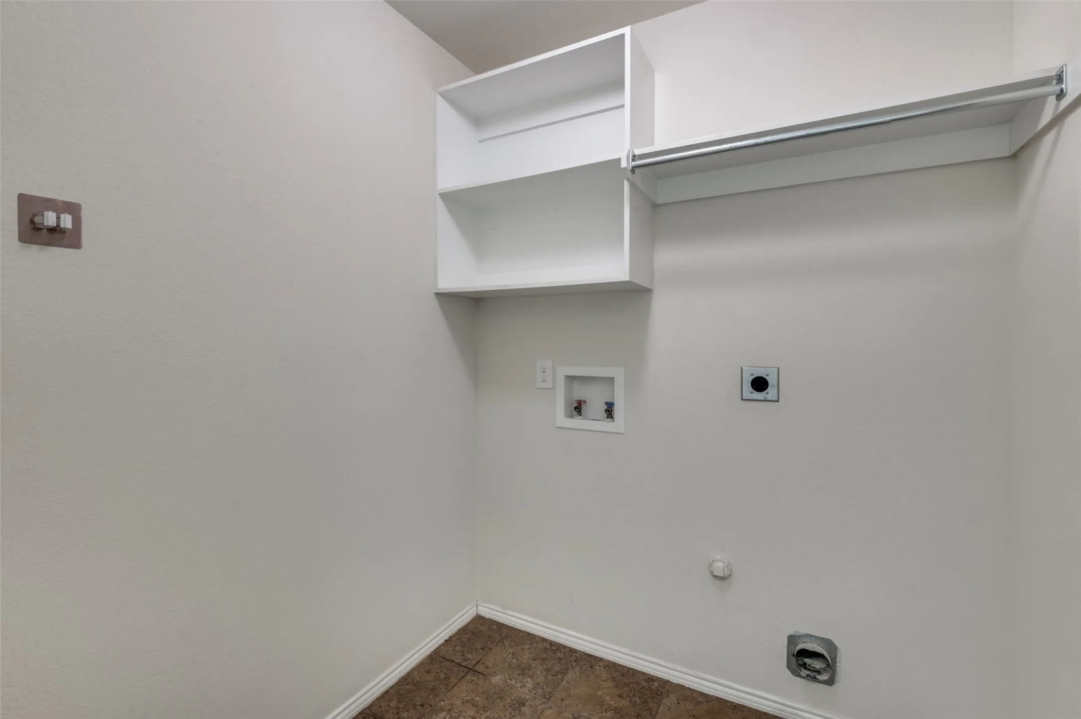 Single Family Residence For Rent in Ellis County , 347 Creekside Way, Waxahachie, Texas 75165, 4 Bedroom, 2 Bathroom, 2 Garage spaces, 1,943 Sqft, built in 2014, mls#21389284, Real Estate Agent in Waxahachie, Homes For Rent in Ellis county, Homes For Rent in Waxahachie, Realtor in Waxahachie Texas, Real Estate Brokerage Independent Realty Texas, Luminita Cordes Realtor