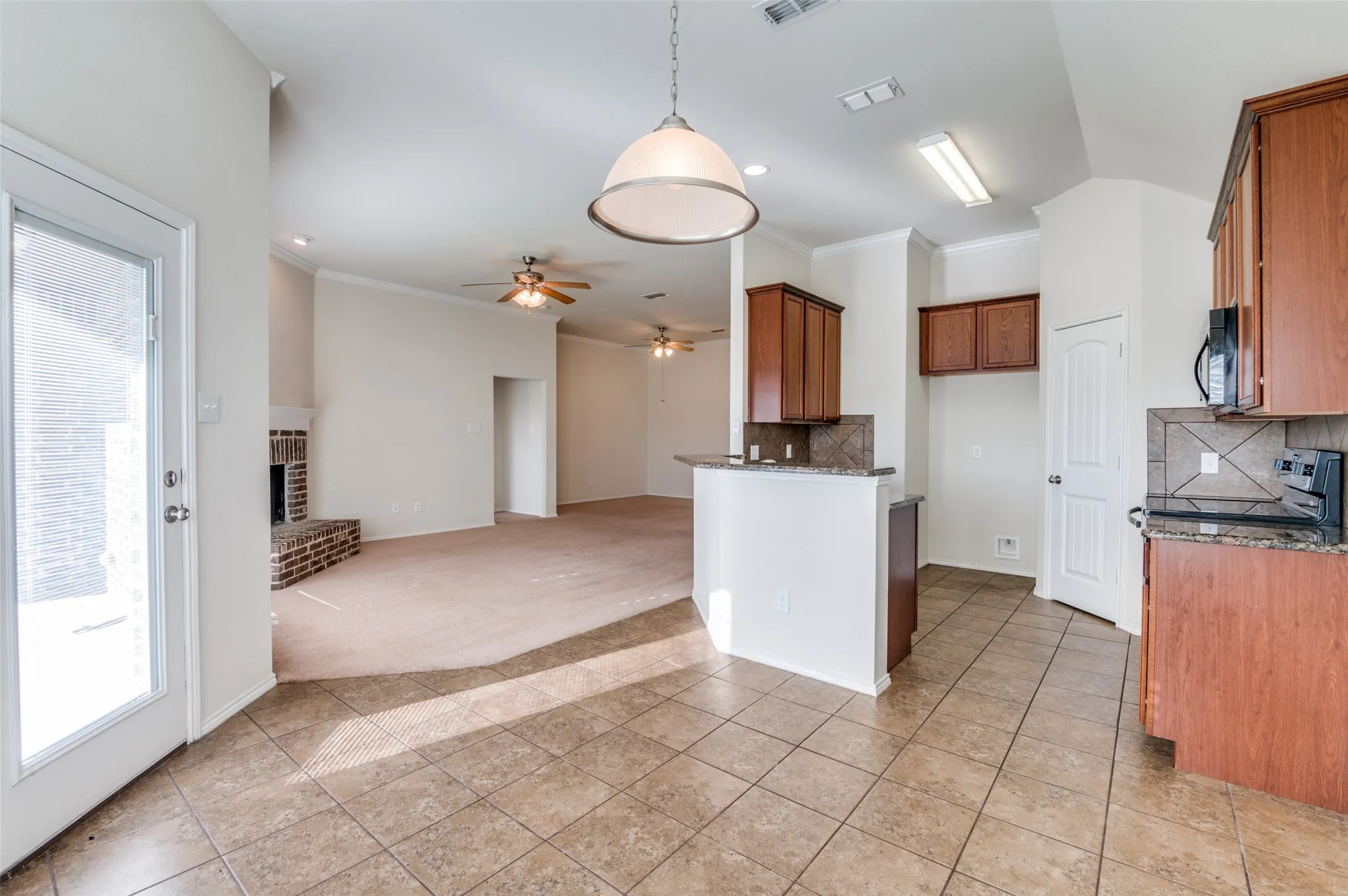 Single Family Residence For Rent in Ellis County , 347 Creekside Way, Waxahachie, Texas 75165, 4 Bedroom, 2 Bathroom, 2 Garage spaces, 1,943 Sqft, built in 2014, mls#21389284, Real Estate Agent in Waxahachie, Homes For Rent in Ellis county, Homes For Rent in Waxahachie, Realtor in Waxahachie Texas, Real Estate Brokerage Independent Realty Texas, Luminita Cordes Realtor