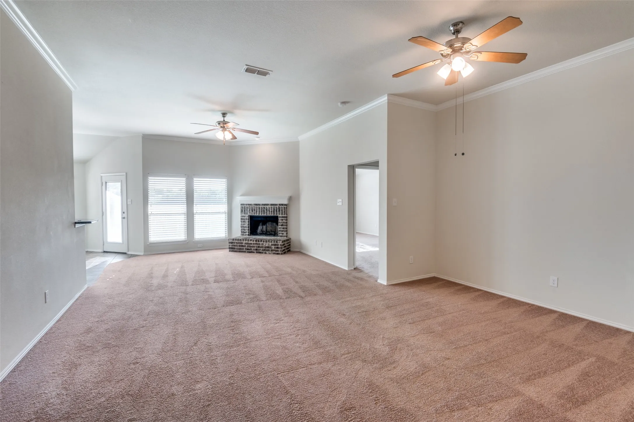 Single Family Residence For Rent in Ellis County , 347 Creekside Way, Waxahachie, Texas 75165, 4 Bedroom, 2 Bathroom, 2 Garage spaces, 1,943 Sqft, built in 2014, mls#21389284, Real Estate Agent in Waxahachie, Homes For Rent in Ellis county, Homes For Rent in Waxahachie, Realtor in Waxahachie Texas, Real Estate Brokerage Independent Realty Texas, Luminita Cordes Realtor