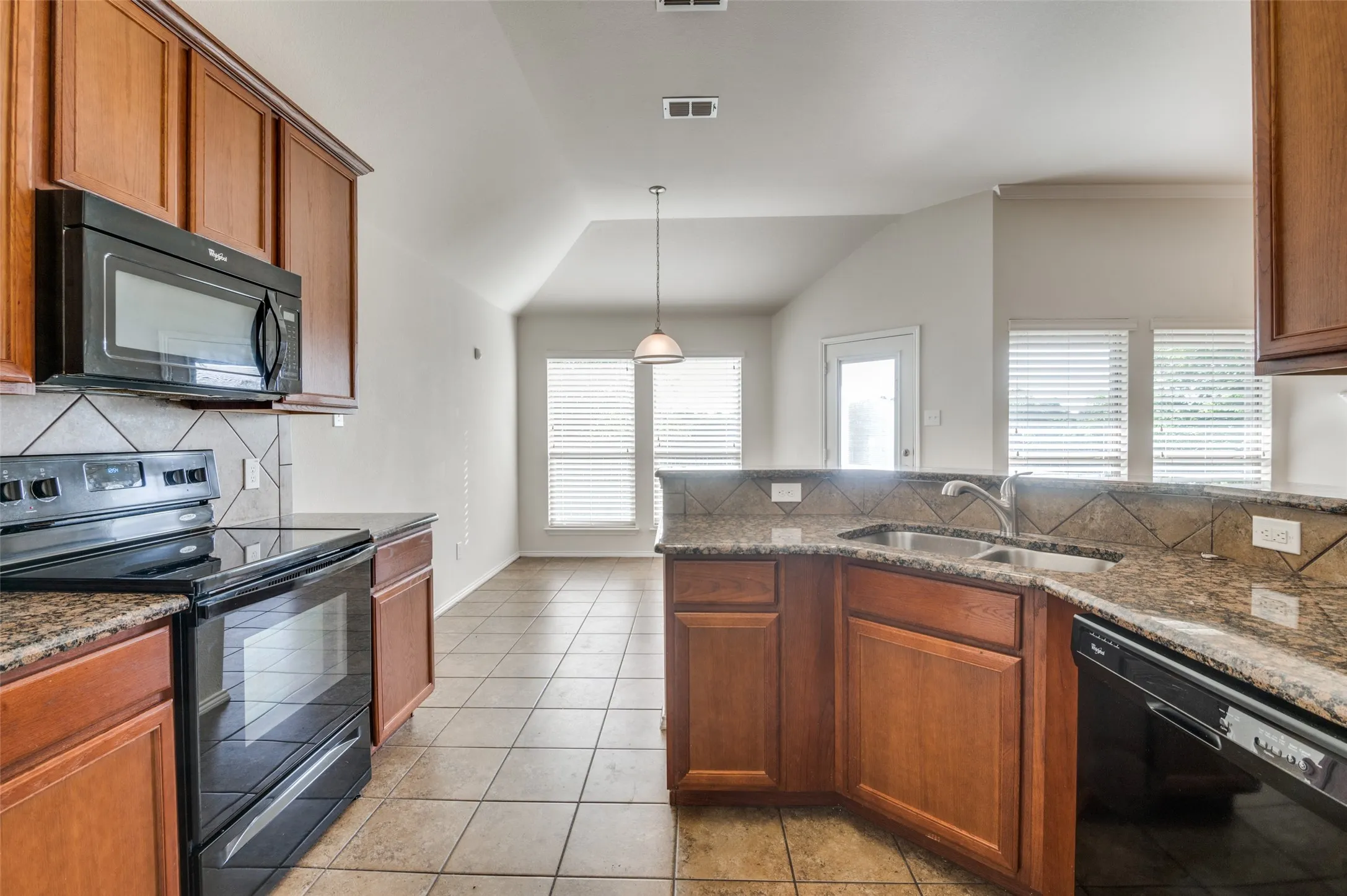 Single Family Residence For Rent in Ellis County , 347 Creekside Way, Waxahachie, Texas 75165, 4 Bedroom, 2 Bathroom, 2 Garage spaces, 1,943 Sqft, built in 2014, mls#21389284, Real Estate Agent in Waxahachie, Homes For Rent in Ellis county, Homes For Rent in Waxahachie, Realtor in Waxahachie Texas, Real Estate Brokerage Independent Realty Texas, Luminita Cordes Realtor