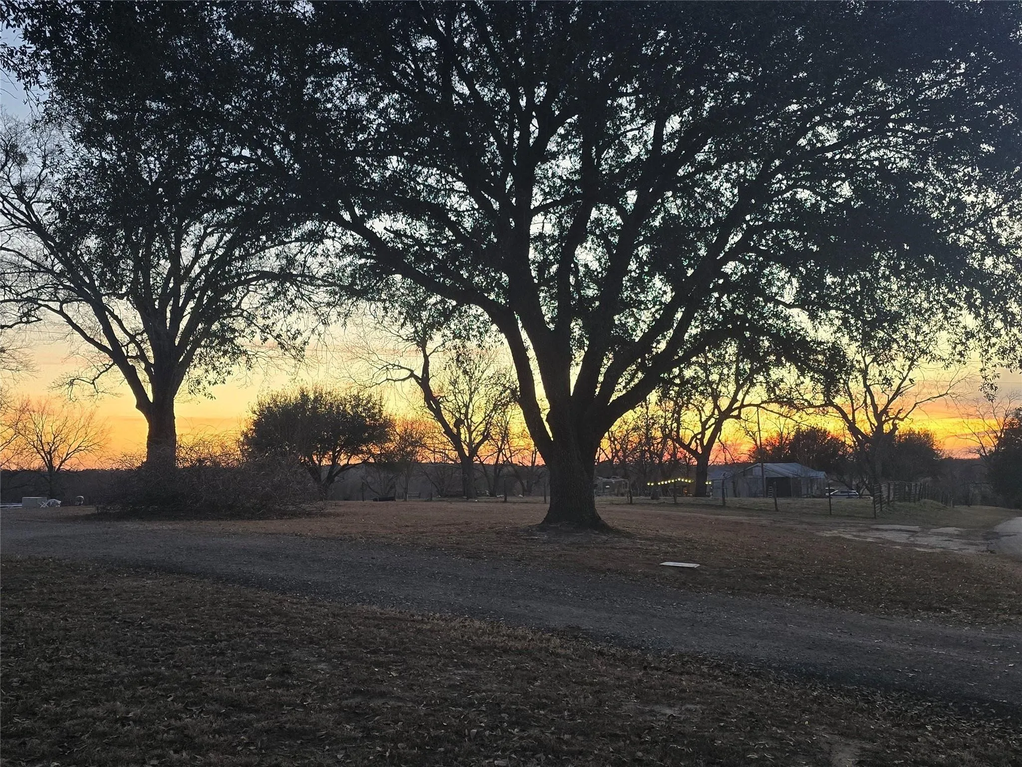 Single Family Residence For Sale in Smith County , 20086 County Road 299, Arp, Texas 75750, 3 Bedroom, 2 Bathroom, Garage spaces, 2,000 Sqft, built in 1974, mls#21389859, Real Estate Agent in Arp, Homes For Sale in Smith county, Homes For Sale in Arp, Realtor in Arp Texas, Real Estate Brokerage Independent Realty Texas, Luminita Cordes Realtor