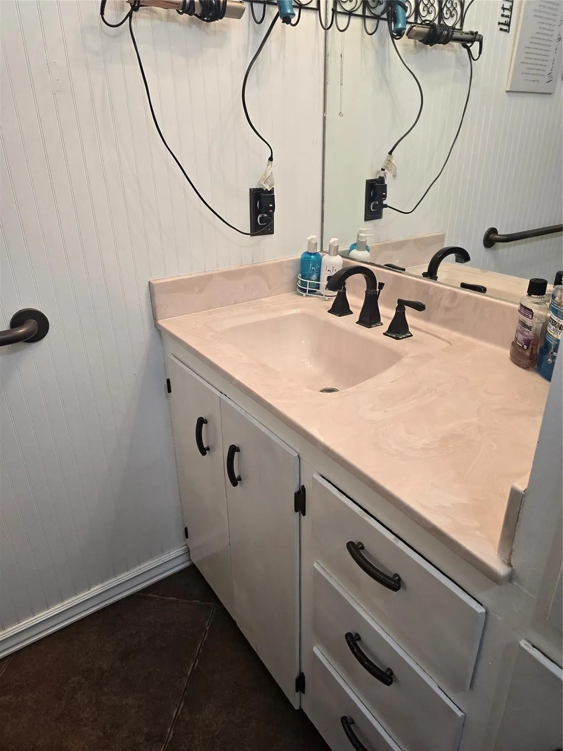 Single Family Residence For Sale in Smith County , 20086 County Road 299, Arp, Texas 75750, 3 Bedroom, 2 Bathroom, Garage spaces, 2,000 Sqft, built in 1974, mls#21389859, Real Estate Agent in Arp, Homes For Sale in Smith county, Homes For Sale in Arp, Realtor in Arp Texas, Real Estate Brokerage Independent Realty Texas, Luminita Cordes Realtor