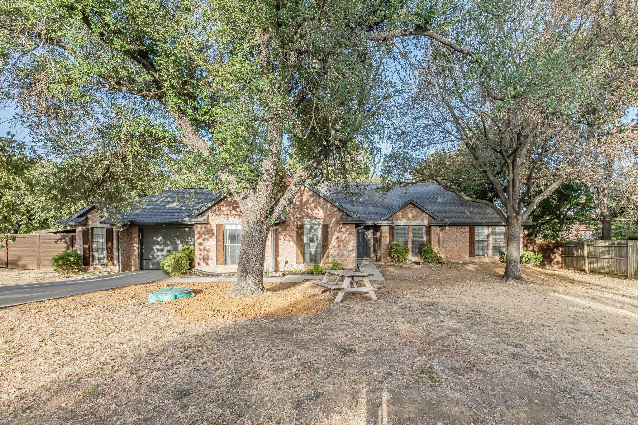 Single Family Residence For Sale in Denton County , 521 Meadowbrook Street, Lake Dallas, Texas 75065, 4 Bedroom, 2 Bathroom, 3 Garage spaces, 2,073 Sqft, built in 1996, mls#21389846, Real Estate Agent in Lake Dallas, Homes For Sale in Denton county, Homes For Sale in Lake Dallas, Realtor in Lake Dallas Texas, Real Estate Brokerage Independent Realty Texas, Luminita Cordes Realtor