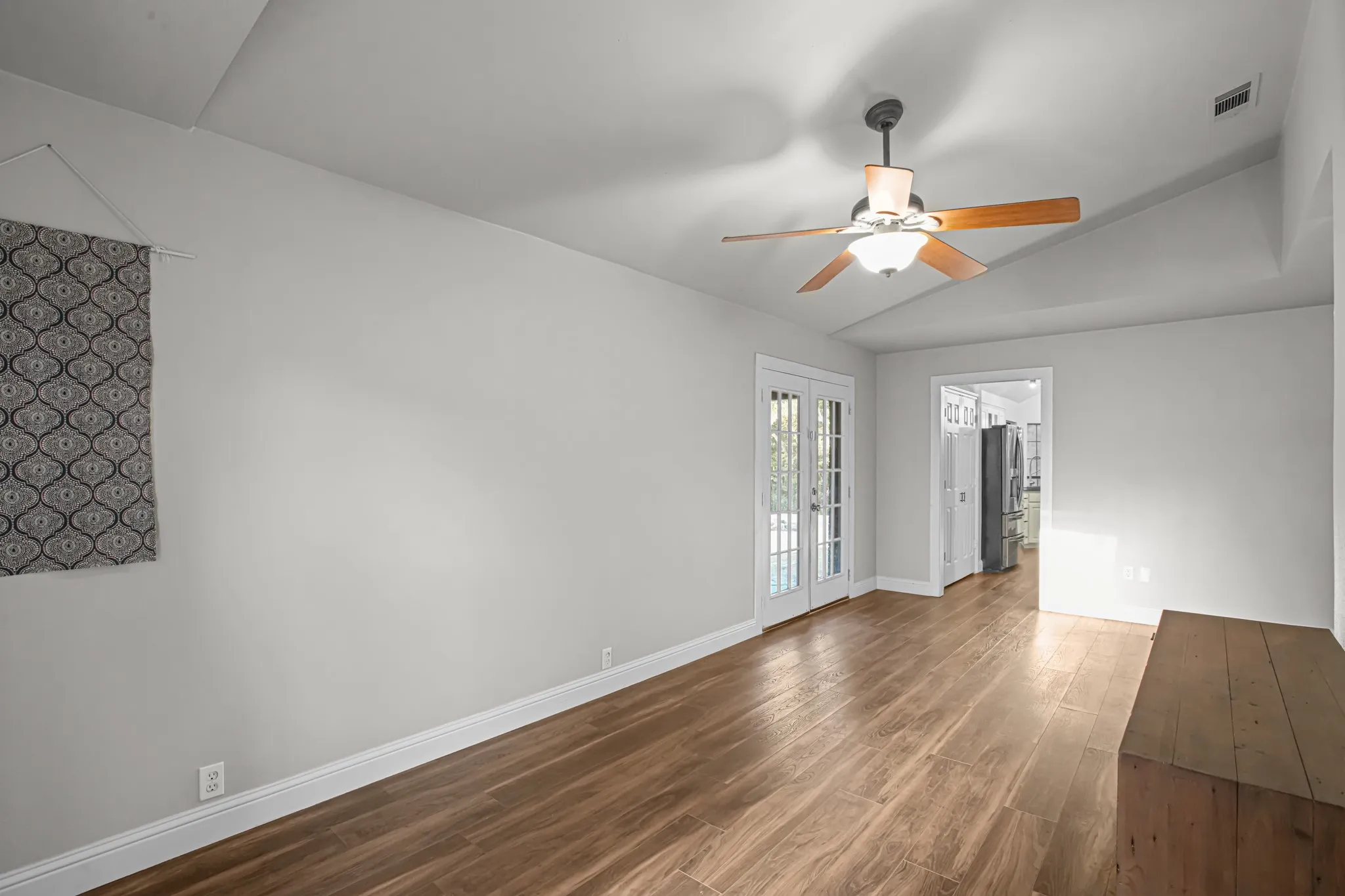 Single Family Residence For Sale in Denton County , 521 Meadowbrook Street, Lake Dallas, Texas 75065, 4 Bedroom, 2 Bathroom, 3 Garage spaces, 2,073 Sqft, built in 1996, mls#21389846, Real Estate Agent in Lake Dallas, Homes For Sale in Denton county, Homes For Sale in Lake Dallas, Realtor in Lake Dallas Texas, Real Estate Brokerage Independent Realty Texas, Luminita Cordes Realtor