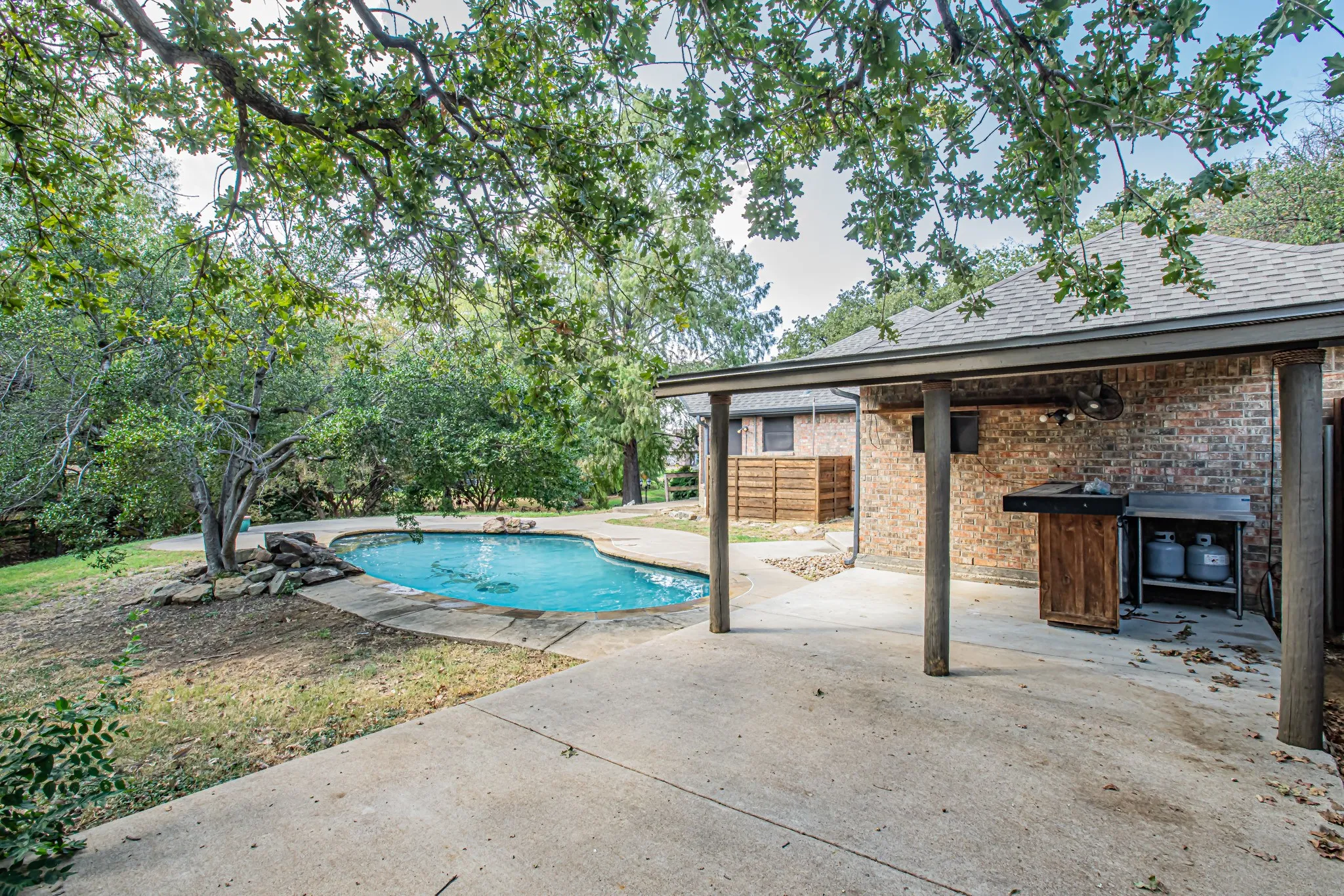 Single Family Residence For Sale in Denton County , 521 Meadowbrook Street, Lake Dallas, Texas 75065, 4 Bedroom, 2 Bathroom, 3 Garage spaces, 2,073 Sqft, built in 1996, mls#21389846, Real Estate Agent in Lake Dallas, Homes For Sale in Denton county, Homes For Sale in Lake Dallas, Realtor in Lake Dallas Texas, Real Estate Brokerage Independent Realty Texas, Luminita Cordes Realtor
