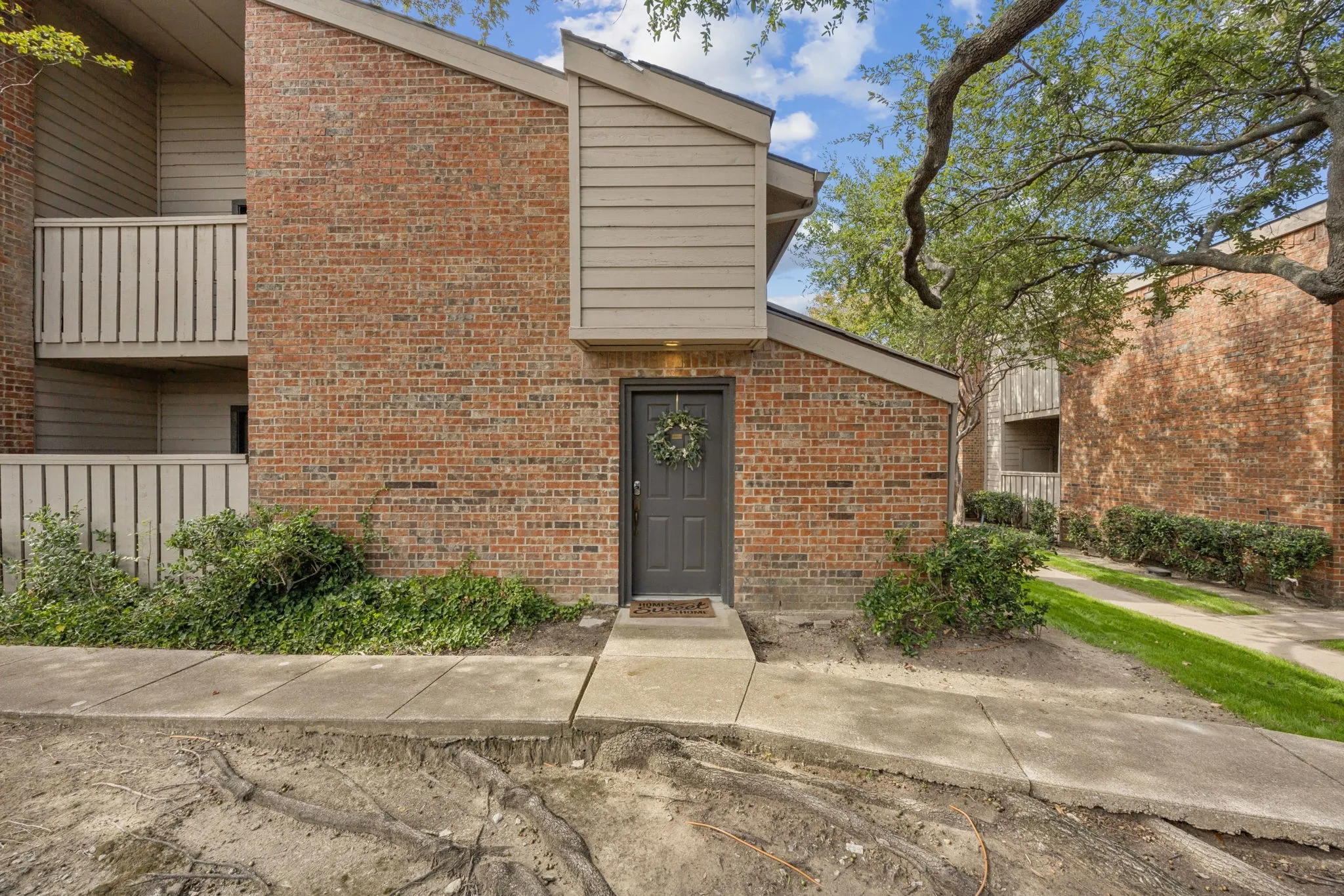 Condominium For Sale in Dallas County , 9600 Royal Lane 201, Dallas, Texas 75243, 2 Bedroom, 2 Bathroom, Garage spaces, 1,064 Sqft, built in 1983, mls#21389867, Real Estate Agent in Dallas, Homes For Sale in Dallas county, Homes For Sale in Dallas, Realtor in Dallas Texas, Real Estate Brokerage Independent Realty Texas, Luminita Cordes Realtor