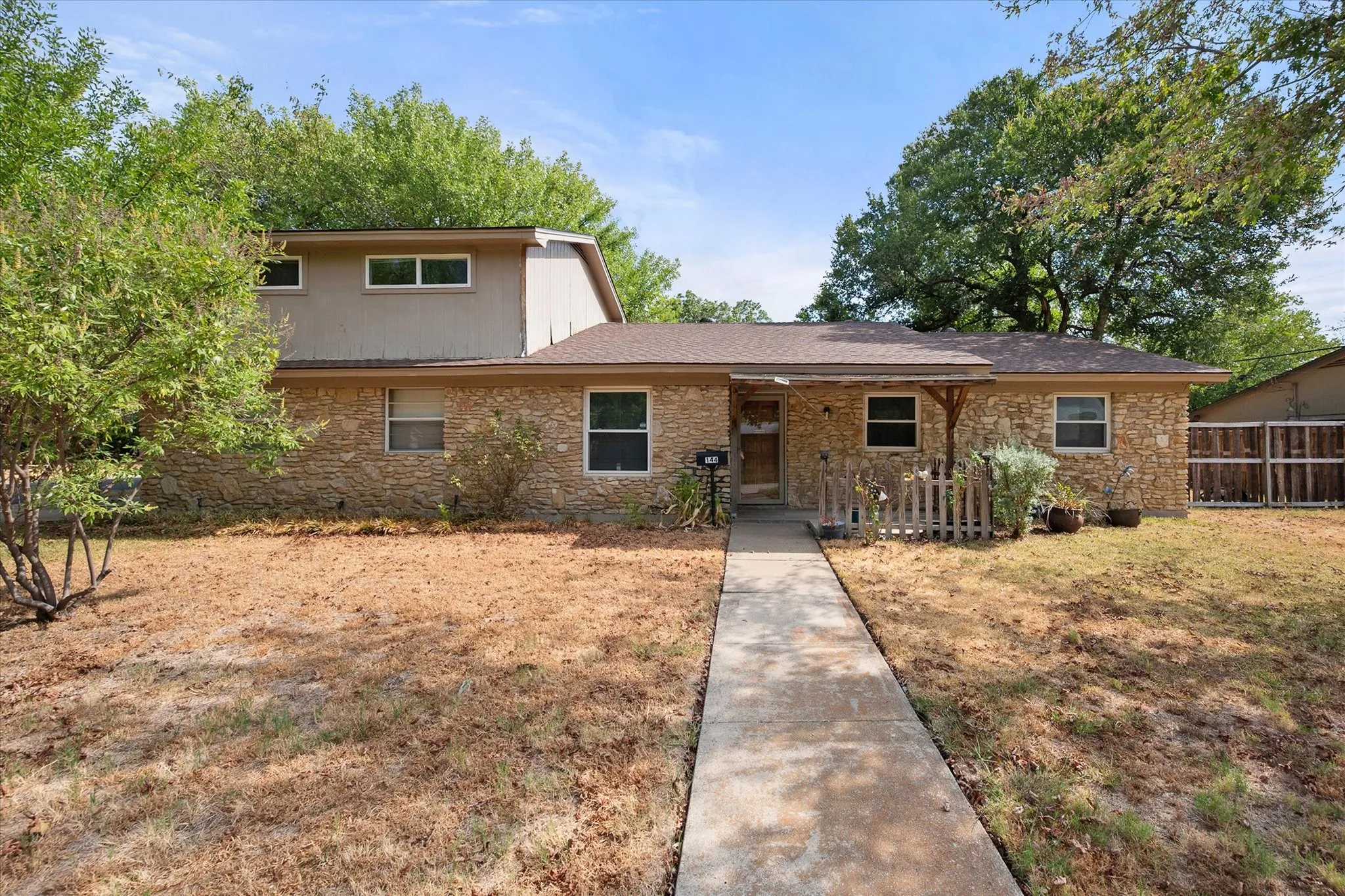 Single Family Residence For Sale in Johnson County , 144 Jill Ann Drive, Burleson, Texas 76028, 4 Bedroom, 2 Bathroom, 2 Garage spaces, 1,717 Sqft, built in 1964, mls#21389868, Real Estate Agent in Burleson, Homes For Sale in Johnson county, Homes For Sale in Burleson, Realtor in Burleson Texas, Real Estate Brokerage Independent Realty Texas, Luminita Cordes Realtor