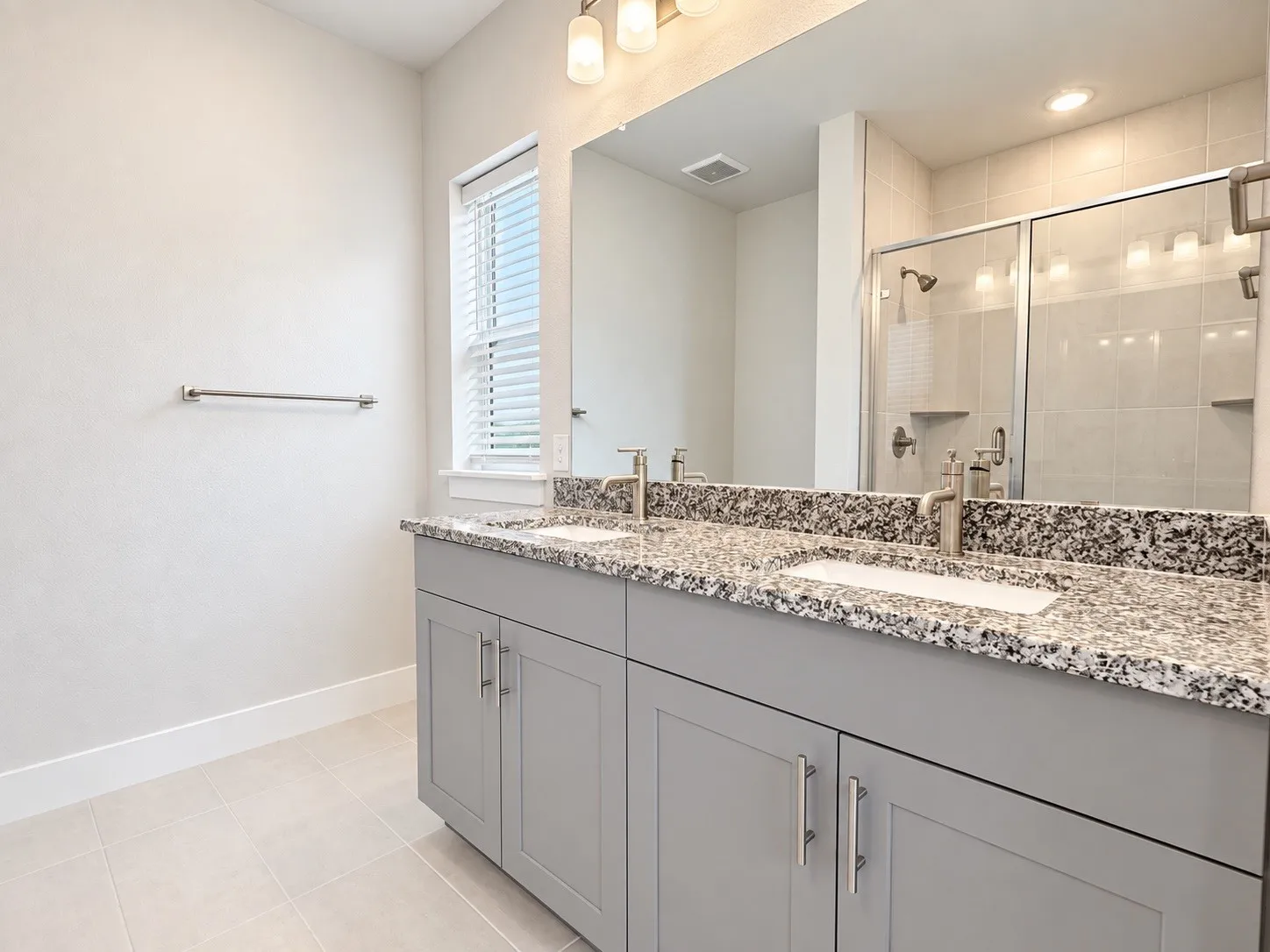 Dual vanity with undermount sinks and granite countertops