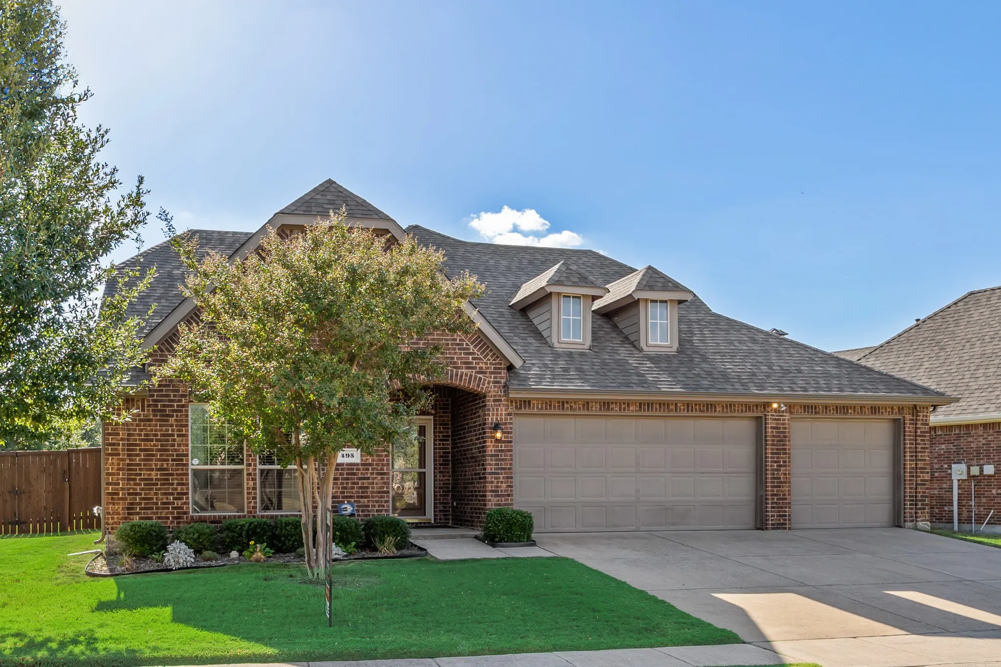 Single Family Residence For Sale in Rockwall County , 495 Oak Hills Lane, Fate, Texas 75189, 3 Bedroom, 2 Bathroom, 3 Garage spaces, 2,160 Sqft, built in 2012, mls#21389745, Real Estate Agent in Fate, Homes For Sale in Rockwall county, Homes For Sale in Fate, Realtor in Fate Texas, Real Estate Brokerage Independent Realty Texas, Luminita Cordes Realtor
