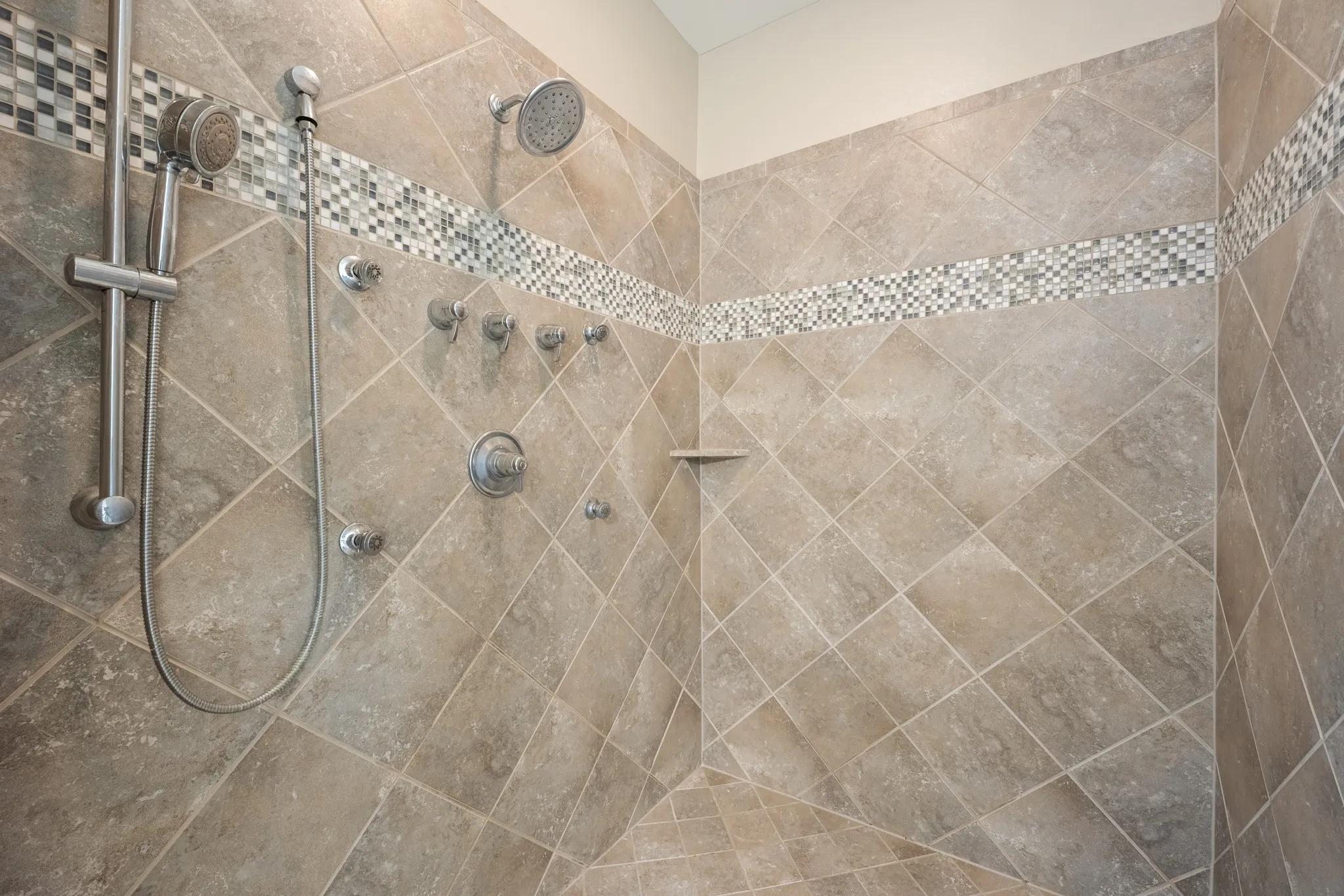Large shower with body sprayers