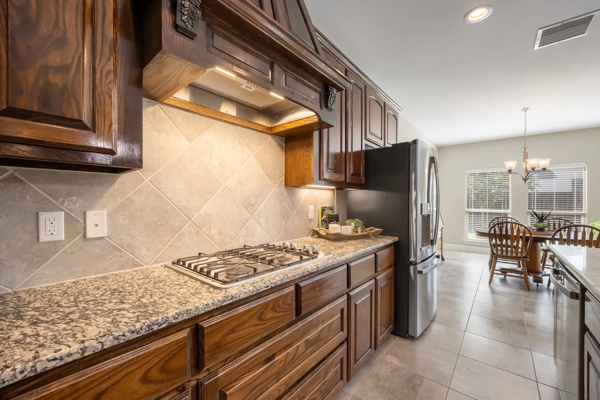 Single Family Residence For Sale in Rockwall County , 495 Oak Hills Lane, Fate, Texas 75189, 3 Bedroom, 2 Bathroom, 3 Garage spaces, 2,160 Sqft, built in 2012, mls#21389745, Real Estate Agent in Fate, Homes For Sale in Rockwall county, Homes For Sale in Fate, Realtor in Fate Texas, Real Estate Brokerage Independent Realty Texas, Luminita Cordes Realtor