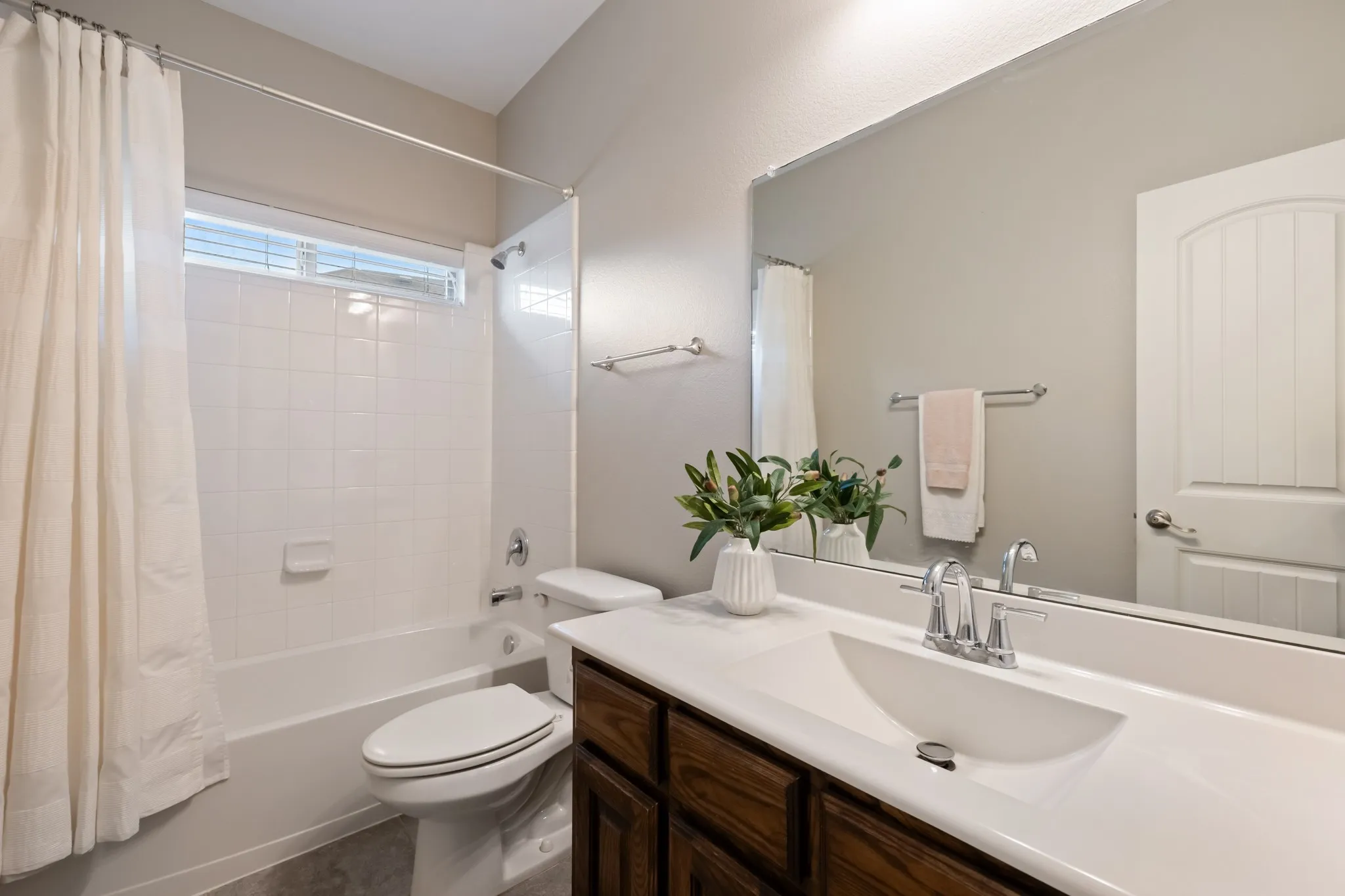 Single Family Residence For Sale in Rockwall County , 495 Oak Hills Lane, Fate, Texas 75189, 3 Bedroom, 2 Bathroom, 3 Garage spaces, 2,160 Sqft, built in 2012, mls#21389745, Real Estate Agent in Fate, Homes For Sale in Rockwall county, Homes For Sale in Fate, Realtor in Fate Texas, Real Estate Brokerage Independent Realty Texas, Luminita Cordes Realtor