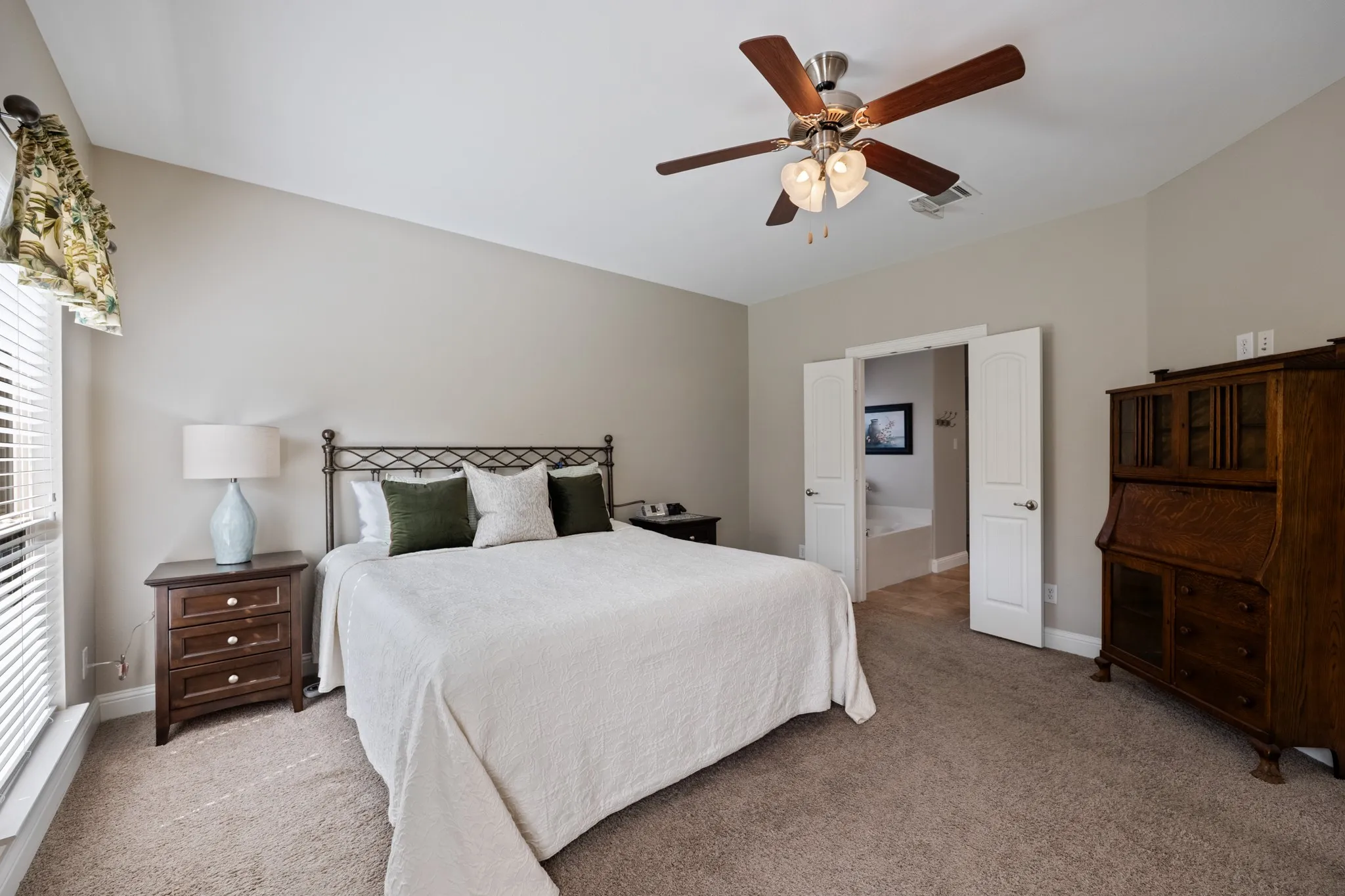 Single Family Residence For Sale in Rockwall County , 495 Oak Hills Lane, Fate, Texas 75189, 3 Bedroom, 2 Bathroom, 3 Garage spaces, 2,160 Sqft, built in 2012, mls#21389745, Real Estate Agent in Fate, Homes For Sale in Rockwall county, Homes For Sale in Fate, Realtor in Fate Texas, Real Estate Brokerage Independent Realty Texas, Luminita Cordes Realtor