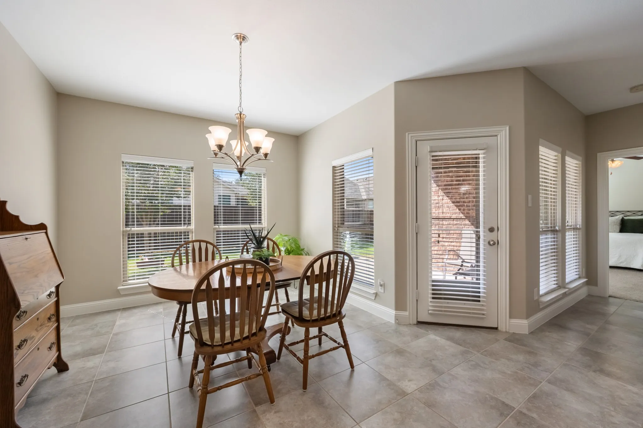 Single Family Residence For Sale in Rockwall County , 495 Oak Hills Lane, Fate, Texas 75189, 3 Bedroom, 2 Bathroom, 3 Garage spaces, 2,160 Sqft, built in 2012, mls#21389745, Real Estate Agent in Fate, Homes For Sale in Rockwall county, Homes For Sale in Fate, Realtor in Fate Texas, Real Estate Brokerage Independent Realty Texas, Luminita Cordes Realtor