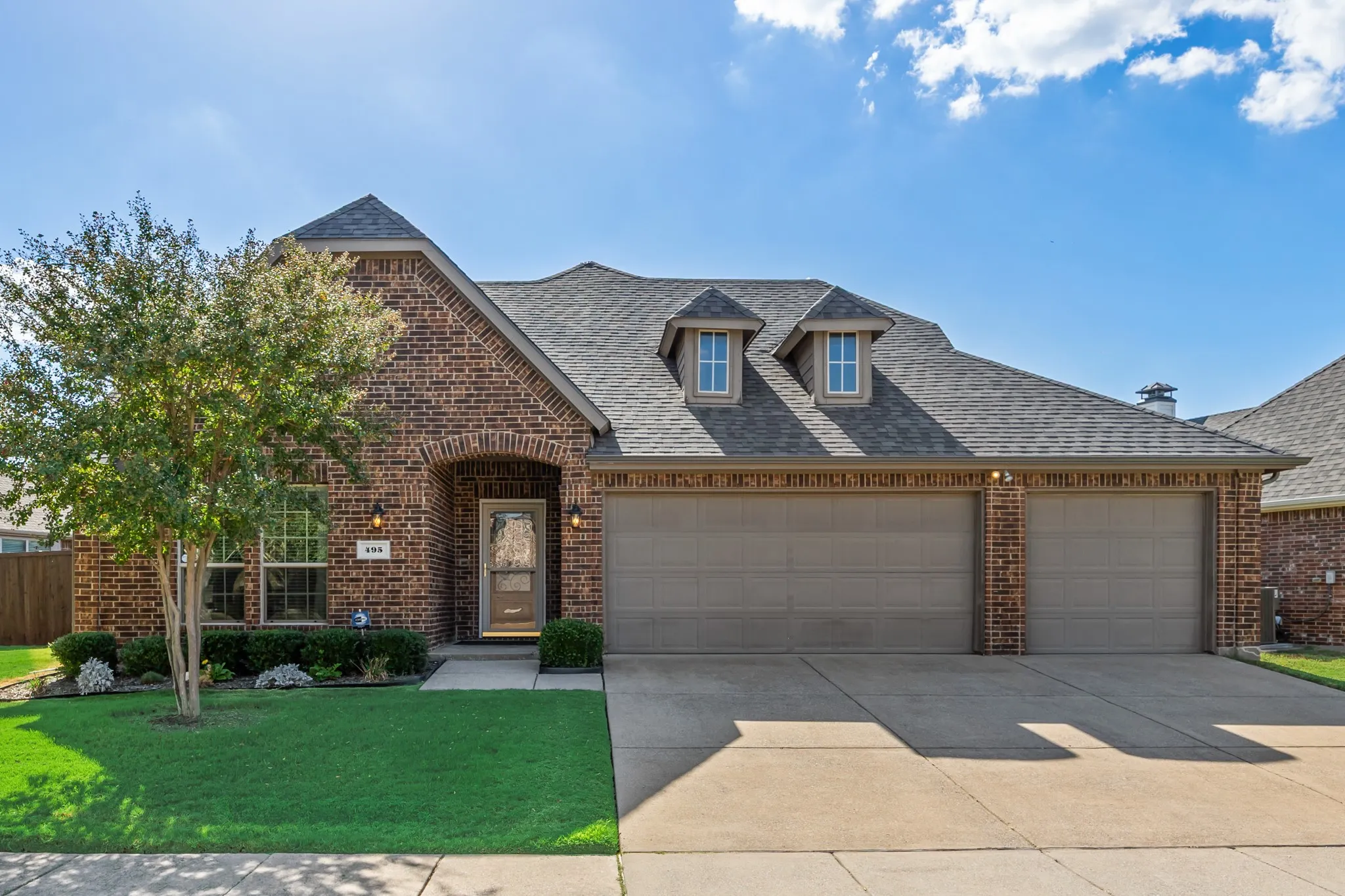 Single Family Residence For Sale in Rockwall County , 495 Oak Hills Lane, Fate, Texas 75189, 3 Bedroom, 2 Bathroom, 3 Garage spaces, 2,160 Sqft, built in 2012, mls#21389745, Real Estate Agent in Fate, Homes For Sale in Rockwall county, Homes For Sale in Fate, Realtor in Fate Texas, Real Estate Brokerage Independent Realty Texas, Luminita Cordes Realtor