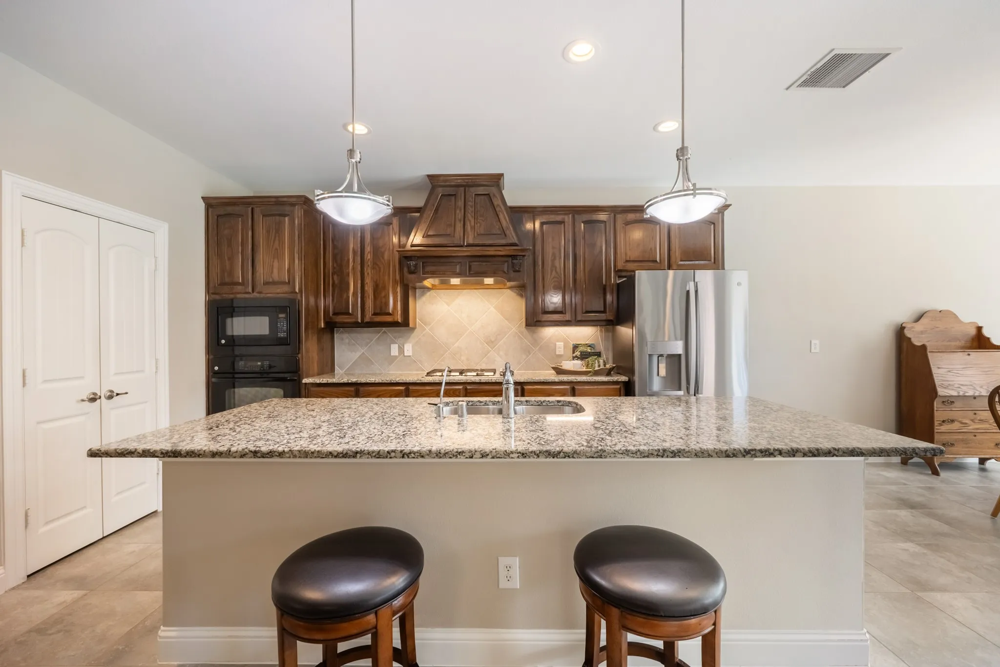 Single Family Residence For Sale in Rockwall County , 495 Oak Hills Lane, Fate, Texas 75189, 3 Bedroom, 2 Bathroom, 3 Garage spaces, 2,160 Sqft, built in 2012, mls#21389745, Real Estate Agent in Fate, Homes For Sale in Rockwall county, Homes For Sale in Fate, Realtor in Fate Texas, Real Estate Brokerage Independent Realty Texas, Luminita Cordes Realtor