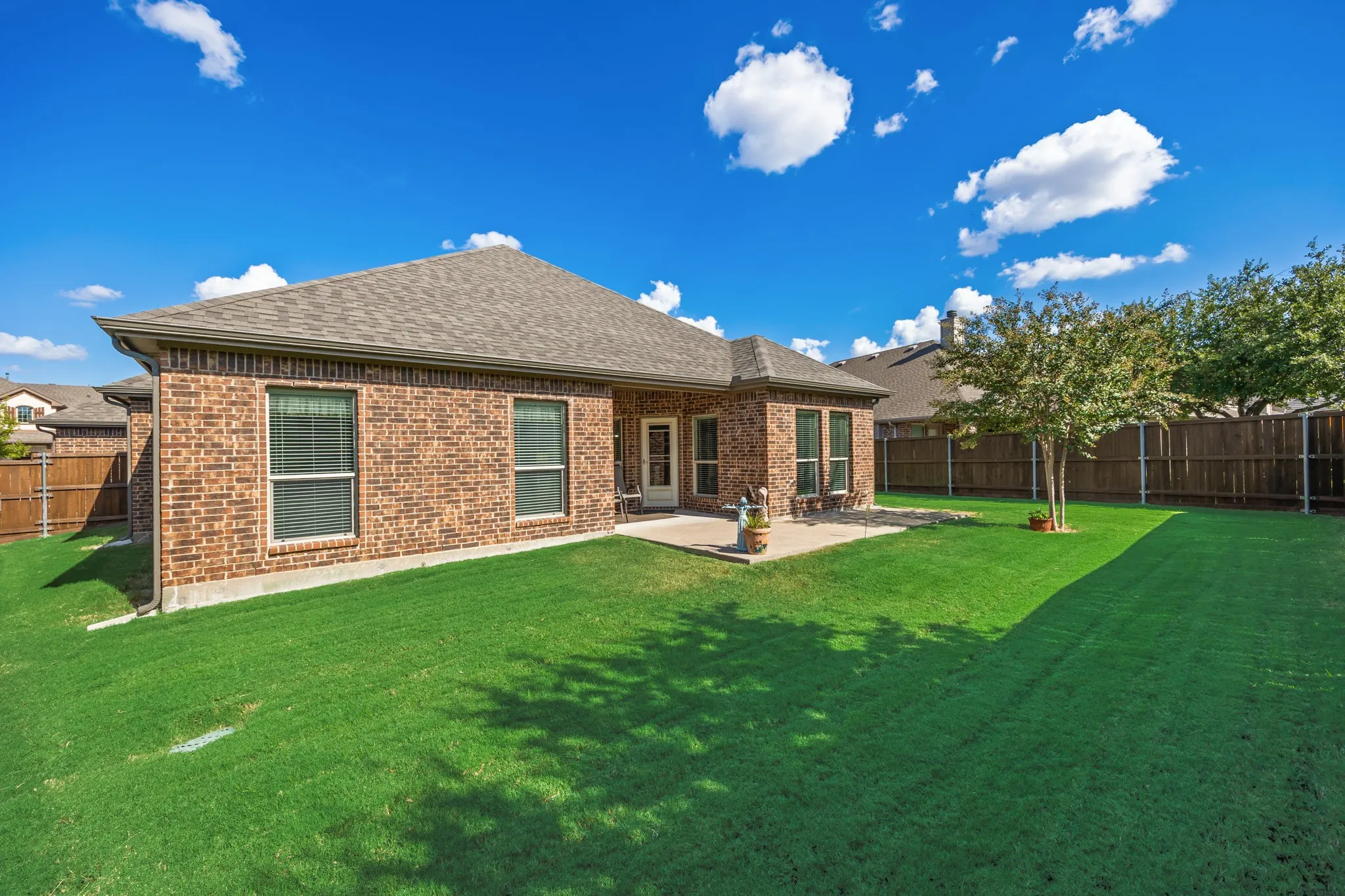 Single Family Residence For Sale in Rockwall County , 495 Oak Hills Lane, Fate, Texas 75189, 3 Bedroom, 2 Bathroom, 3 Garage spaces, 2,160 Sqft, built in 2012, mls#21389745, Real Estate Agent in Fate, Homes For Sale in Rockwall county, Homes For Sale in Fate, Realtor in Fate Texas, Real Estate Brokerage Independent Realty Texas, Luminita Cordes Realtor