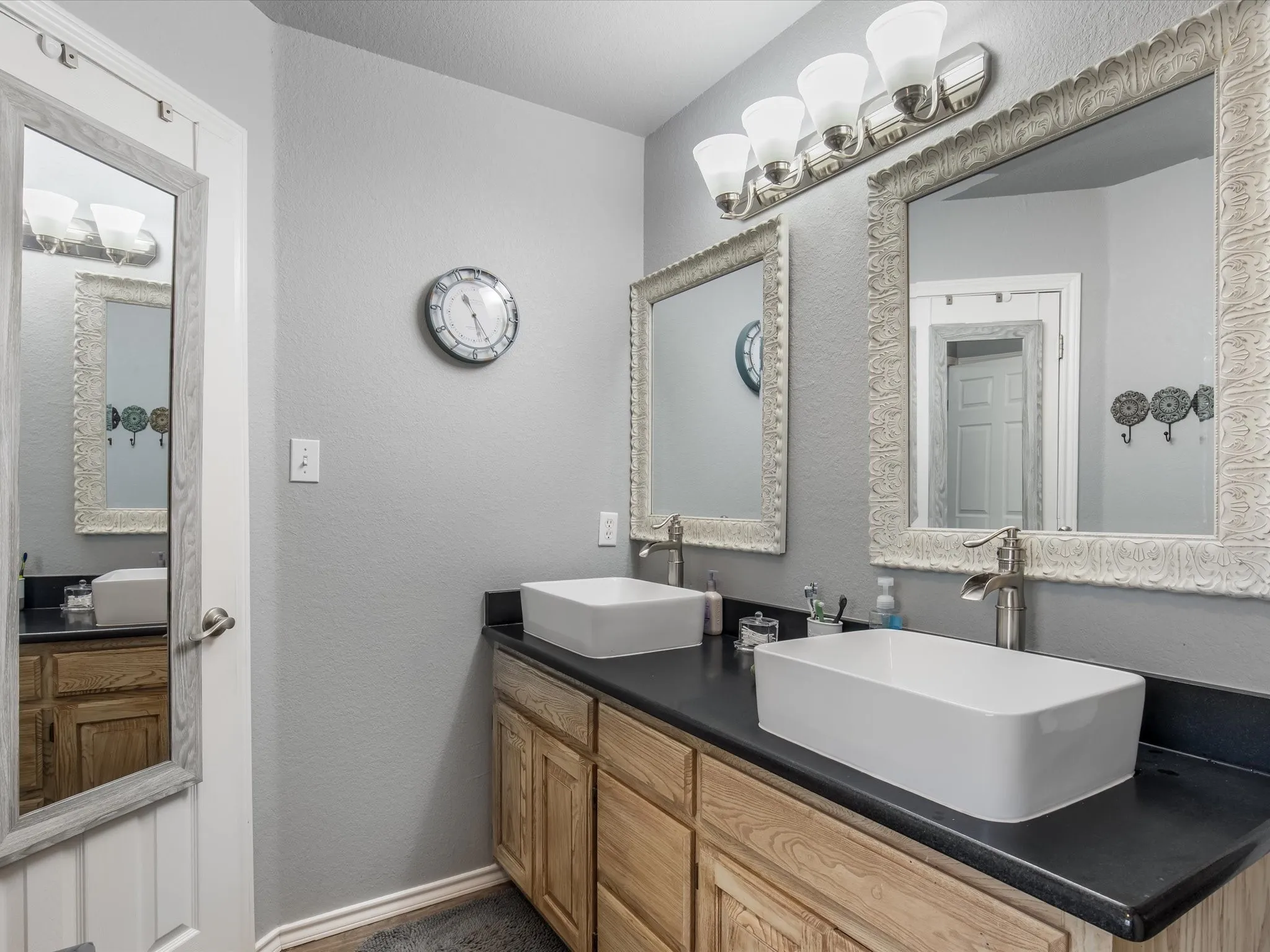 Single Family Residence For Sale in Johnson County , 102 Oakwood Place, Joshua, Texas 76058, 3 Bedroom, 2 Bathroom, Garage spaces, 1,678 Sqft, built in 2000, mls#21389750, Real Estate Agent in Joshua, Homes For Sale in Johnson county, Homes For Sale in Joshua, Realtor in Joshua Texas, Real Estate Brokerage Independent Realty Texas, Luminita Cordes Realtor