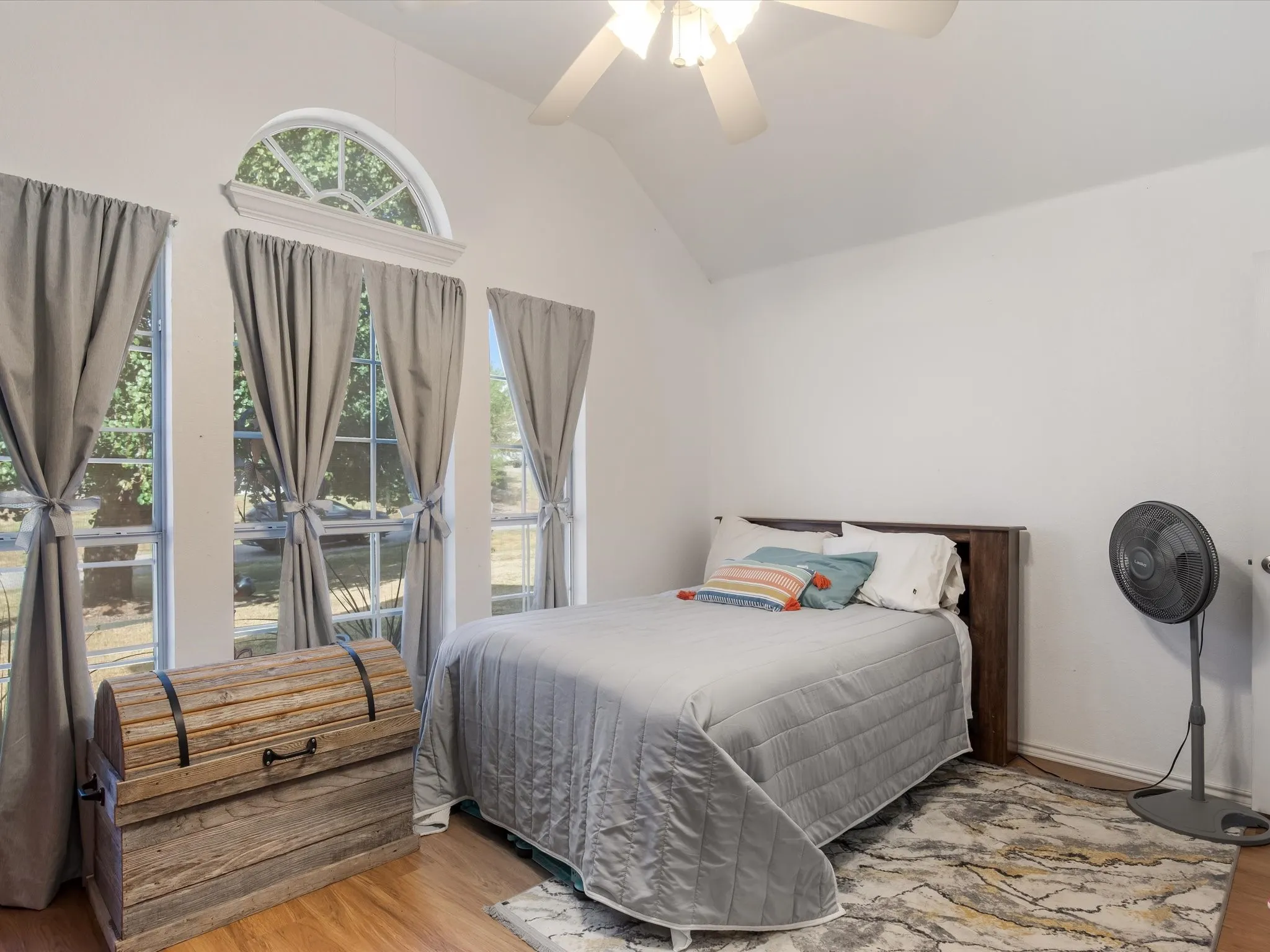 Single Family Residence For Sale in Johnson County , 102 Oakwood Place, Joshua, Texas 76058, 3 Bedroom, 2 Bathroom, Garage spaces, 1,678 Sqft, built in 2000, mls#21389750, Real Estate Agent in Joshua, Homes For Sale in Johnson county, Homes For Sale in Joshua, Realtor in Joshua Texas, Real Estate Brokerage Independent Realty Texas, Luminita Cordes Realtor