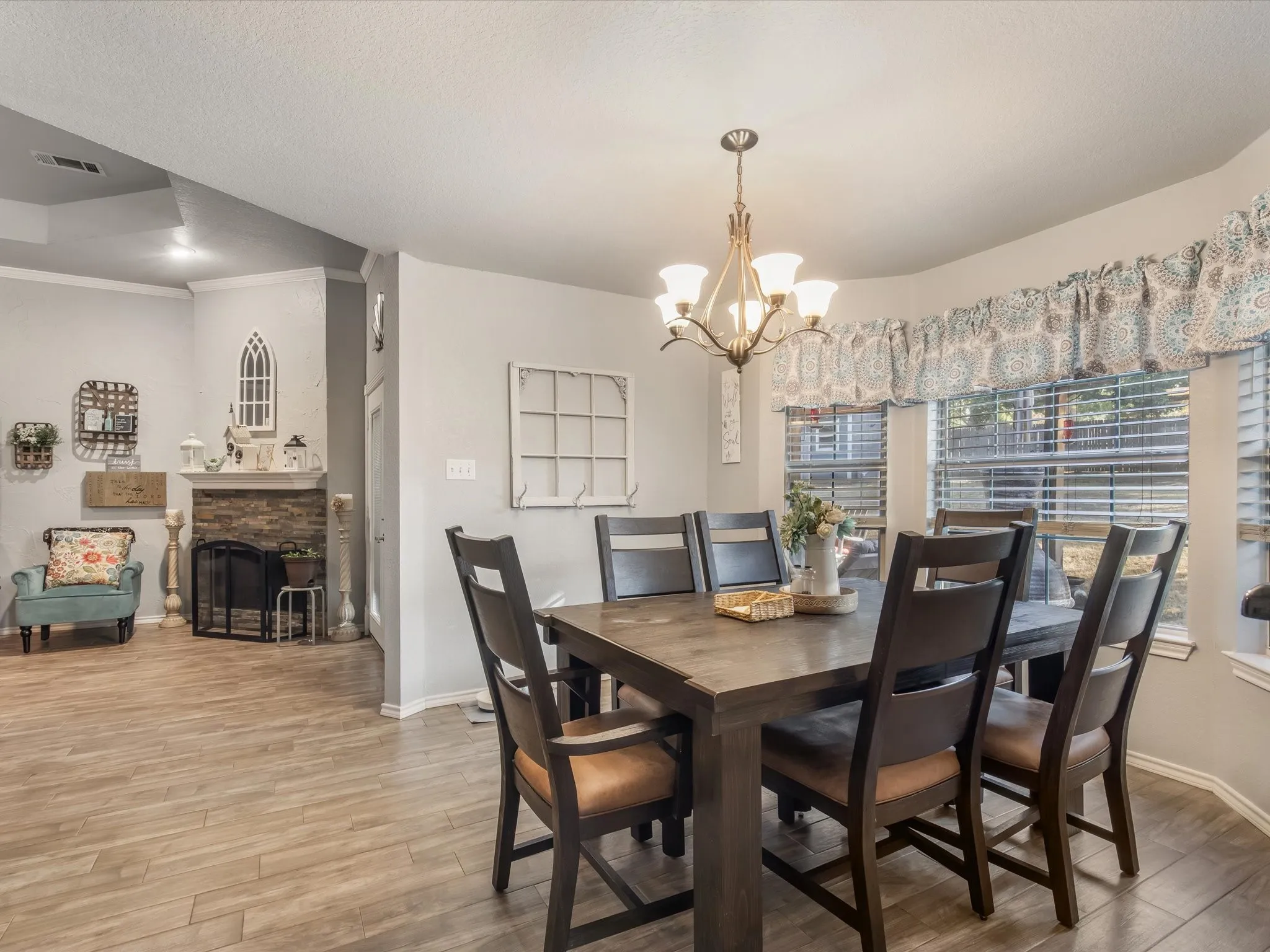 Single Family Residence For Sale in Johnson County , 102 Oakwood Place, Joshua, Texas 76058, 3 Bedroom, 2 Bathroom, Garage spaces, 1,678 Sqft, built in 2000, mls#21389750, Real Estate Agent in Joshua, Homes For Sale in Johnson county, Homes For Sale in Joshua, Realtor in Joshua Texas, Real Estate Brokerage Independent Realty Texas, Luminita Cordes Realtor
