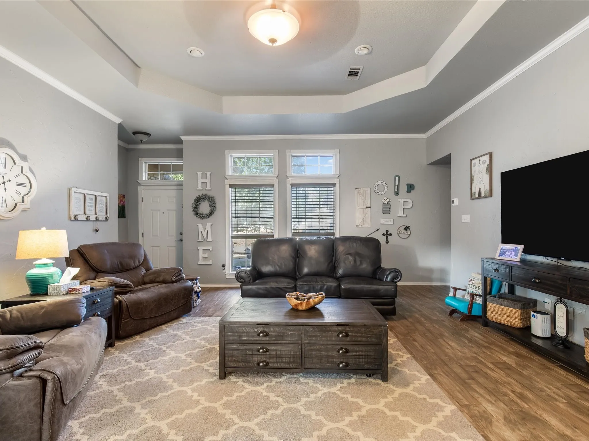 Single Family Residence For Sale in Johnson County , 102 Oakwood Place, Joshua, Texas 76058, 3 Bedroom, 2 Bathroom, Garage spaces, 1,678 Sqft, built in 2000, mls#21389750, Real Estate Agent in Joshua, Homes For Sale in Johnson county, Homes For Sale in Joshua, Realtor in Joshua Texas, Real Estate Brokerage Independent Realty Texas, Luminita Cordes Realtor