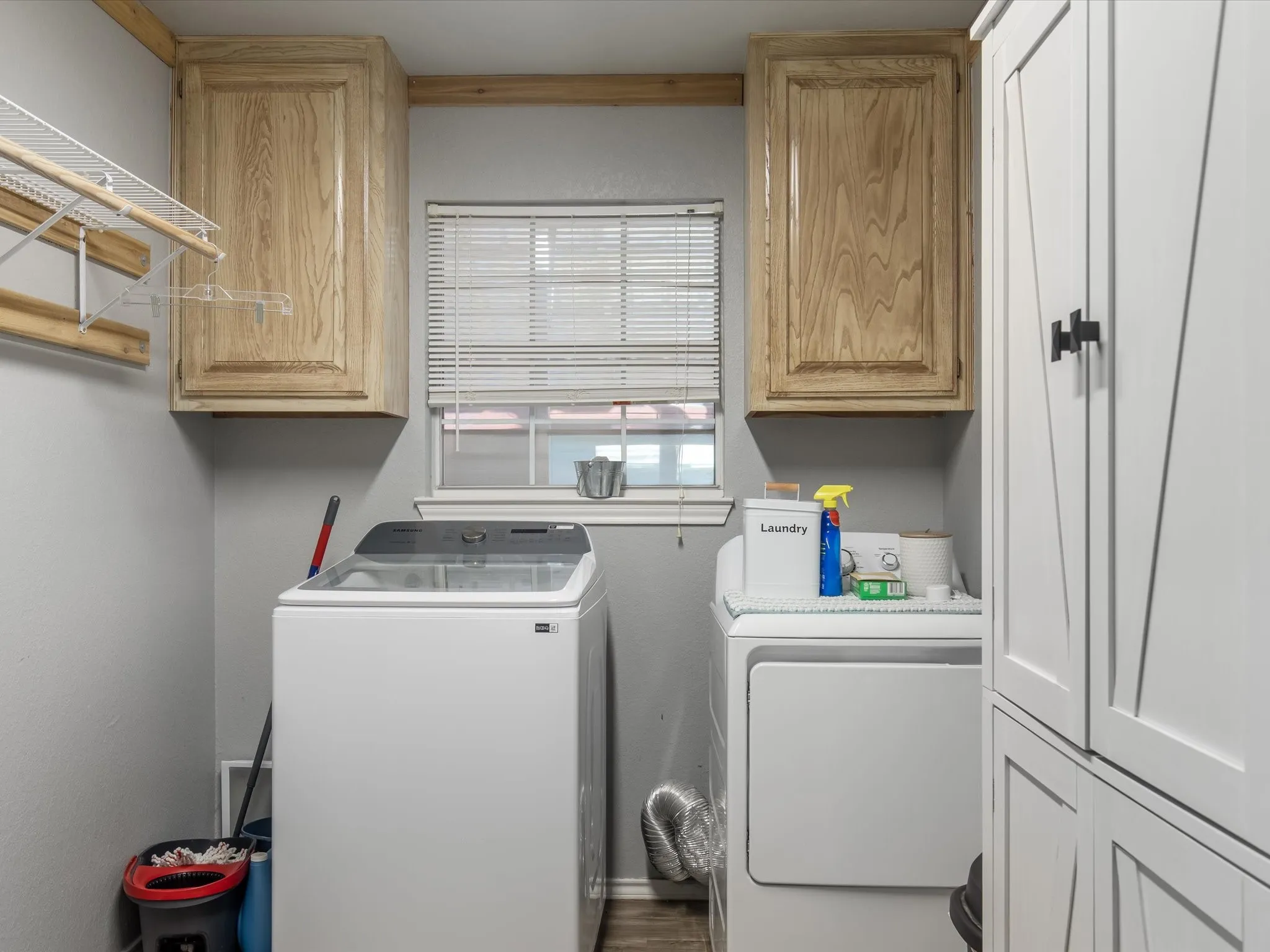 Single Family Residence For Sale in Johnson County , 102 Oakwood Place, Joshua, Texas 76058, 3 Bedroom, 2 Bathroom, Garage spaces, 1,678 Sqft, built in 2000, mls#21389750, Real Estate Agent in Joshua, Homes For Sale in Johnson county, Homes For Sale in Joshua, Realtor in Joshua Texas, Real Estate Brokerage Independent Realty Texas, Luminita Cordes Realtor