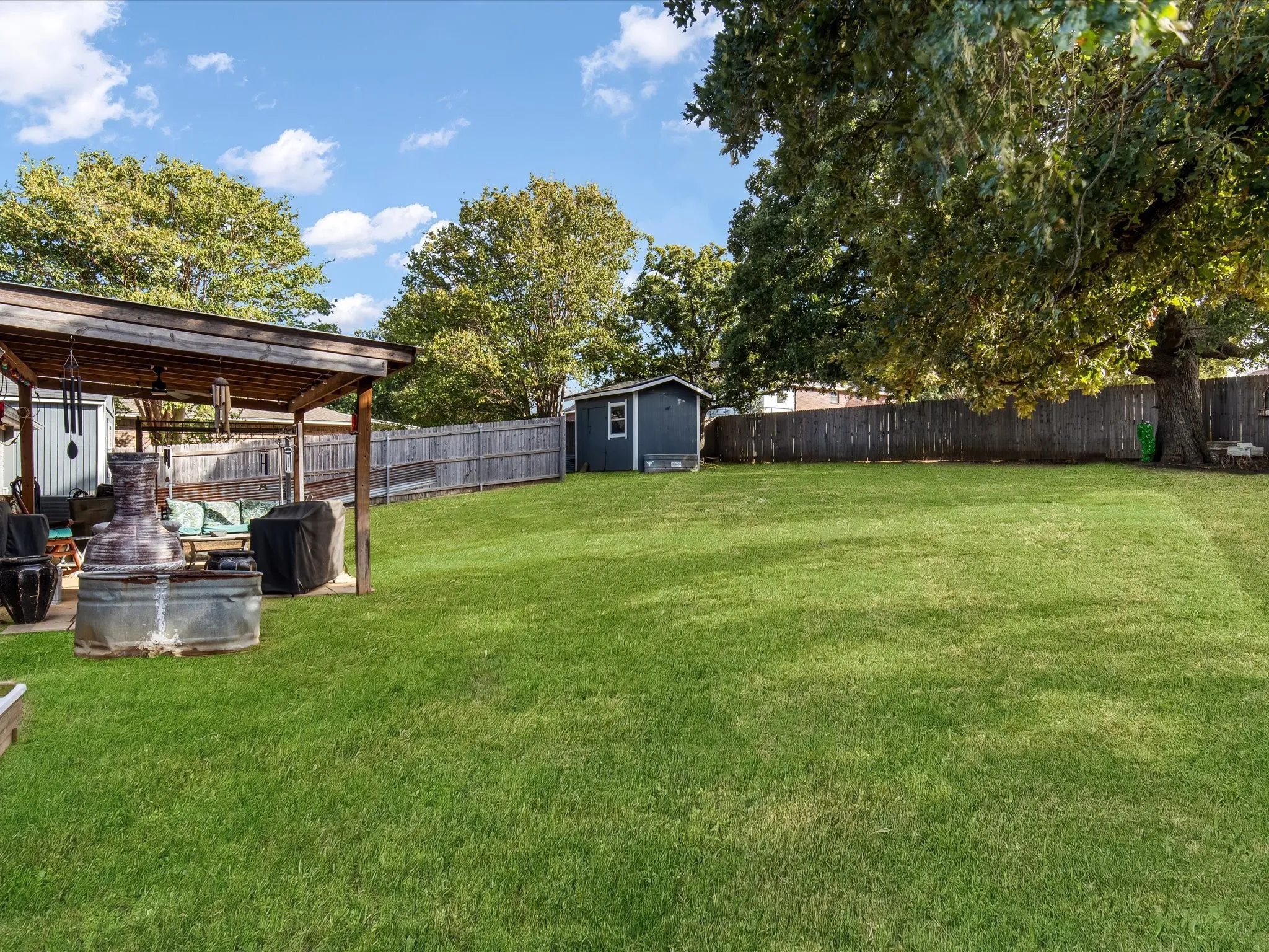 Single Family Residence For Sale in Johnson County , 102 Oakwood Place, Joshua, Texas 76058, 3 Bedroom, 2 Bathroom, Garage spaces, 1,678 Sqft, built in 2000, mls#21389750, Real Estate Agent in Joshua, Homes For Sale in Johnson county, Homes For Sale in Joshua, Realtor in Joshua Texas, Real Estate Brokerage Independent Realty Texas, Luminita Cordes Realtor