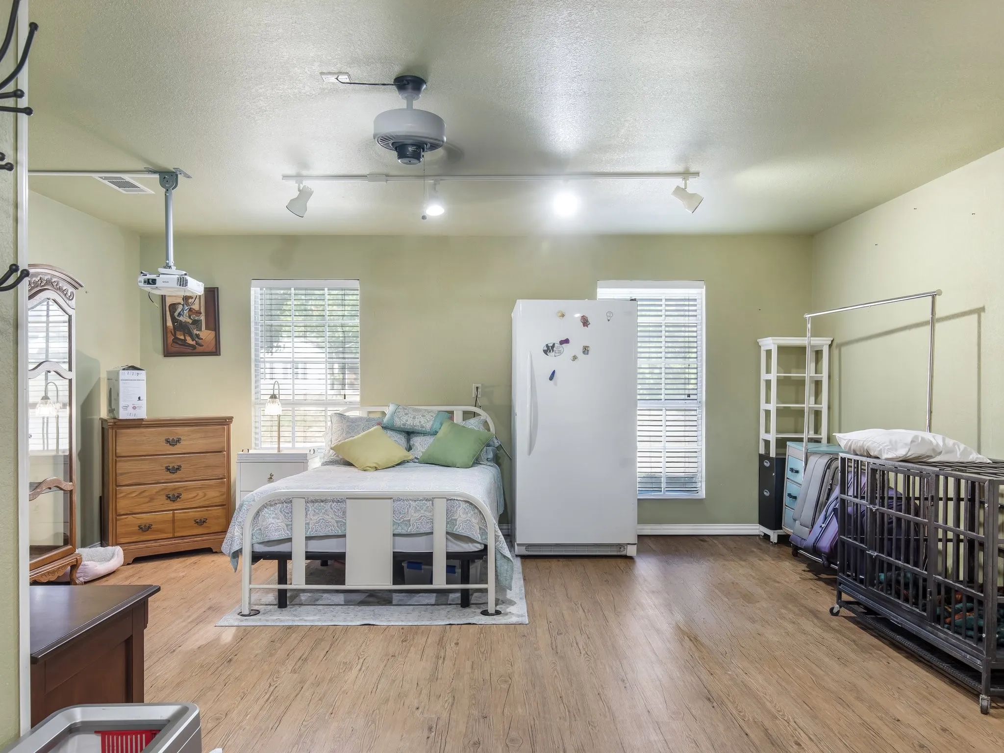 Single Family Residence For Sale in Johnson County , 102 Oakwood Place, Joshua, Texas 76058, 3 Bedroom, 2 Bathroom, Garage spaces, 1,678 Sqft, built in 2000, mls#21389750, Real Estate Agent in Joshua, Homes For Sale in Johnson county, Homes For Sale in Joshua, Realtor in Joshua Texas, Real Estate Brokerage Independent Realty Texas, Luminita Cordes Realtor