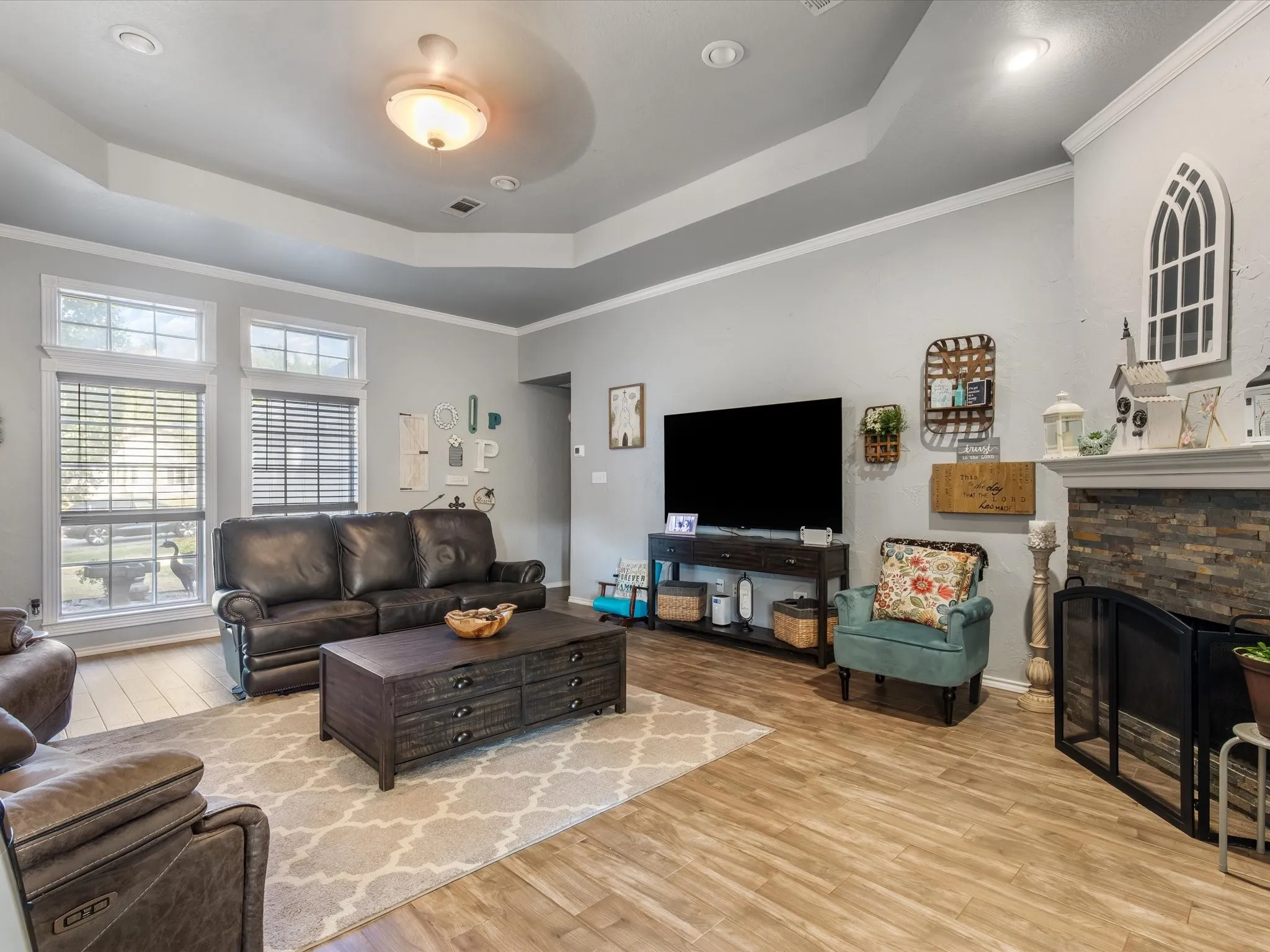 Single Family Residence For Sale in Johnson County , 102 Oakwood Place, Joshua, Texas 76058, 3 Bedroom, 2 Bathroom, Garage spaces, 1,678 Sqft, built in 2000, mls#21389750, Real Estate Agent in Joshua, Homes For Sale in Johnson county, Homes For Sale in Joshua, Realtor in Joshua Texas, Real Estate Brokerage Independent Realty Texas, Luminita Cordes Realtor