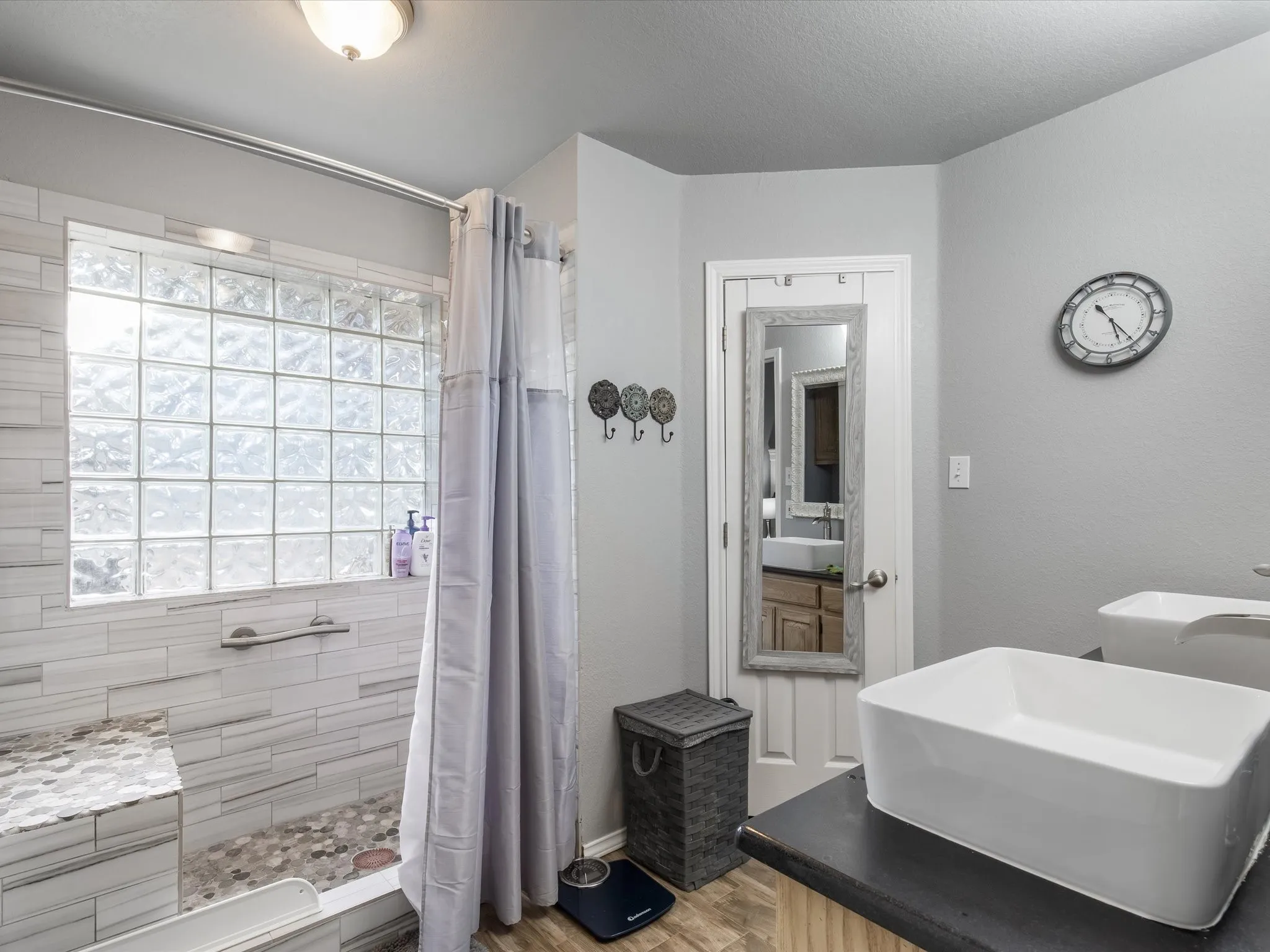 Single Family Residence For Sale in Johnson County , 102 Oakwood Place, Joshua, Texas 76058, 3 Bedroom, 2 Bathroom, Garage spaces, 1,678 Sqft, built in 2000, mls#21389750, Real Estate Agent in Joshua, Homes For Sale in Johnson county, Homes For Sale in Joshua, Realtor in Joshua Texas, Real Estate Brokerage Independent Realty Texas, Luminita Cordes Realtor
