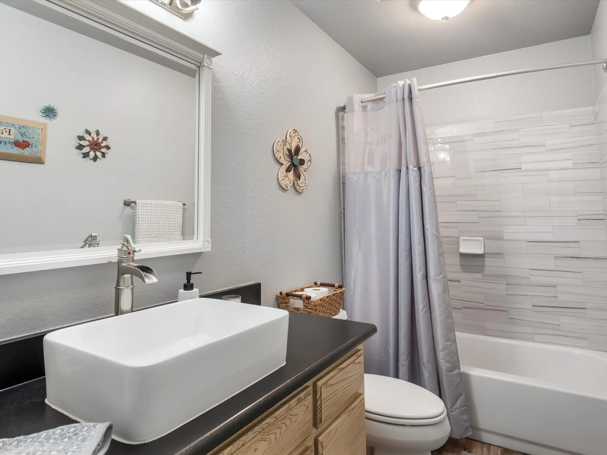 Single Family Residence For Sale in Johnson County , 102 Oakwood Place, Joshua, Texas 76058, 3 Bedroom, 2 Bathroom, Garage spaces, 1,678 Sqft, built in 2000, mls#21389750, Real Estate Agent in Joshua, Homes For Sale in Johnson county, Homes For Sale in Joshua, Realtor in Joshua Texas, Real Estate Brokerage Independent Realty Texas, Luminita Cordes Realtor