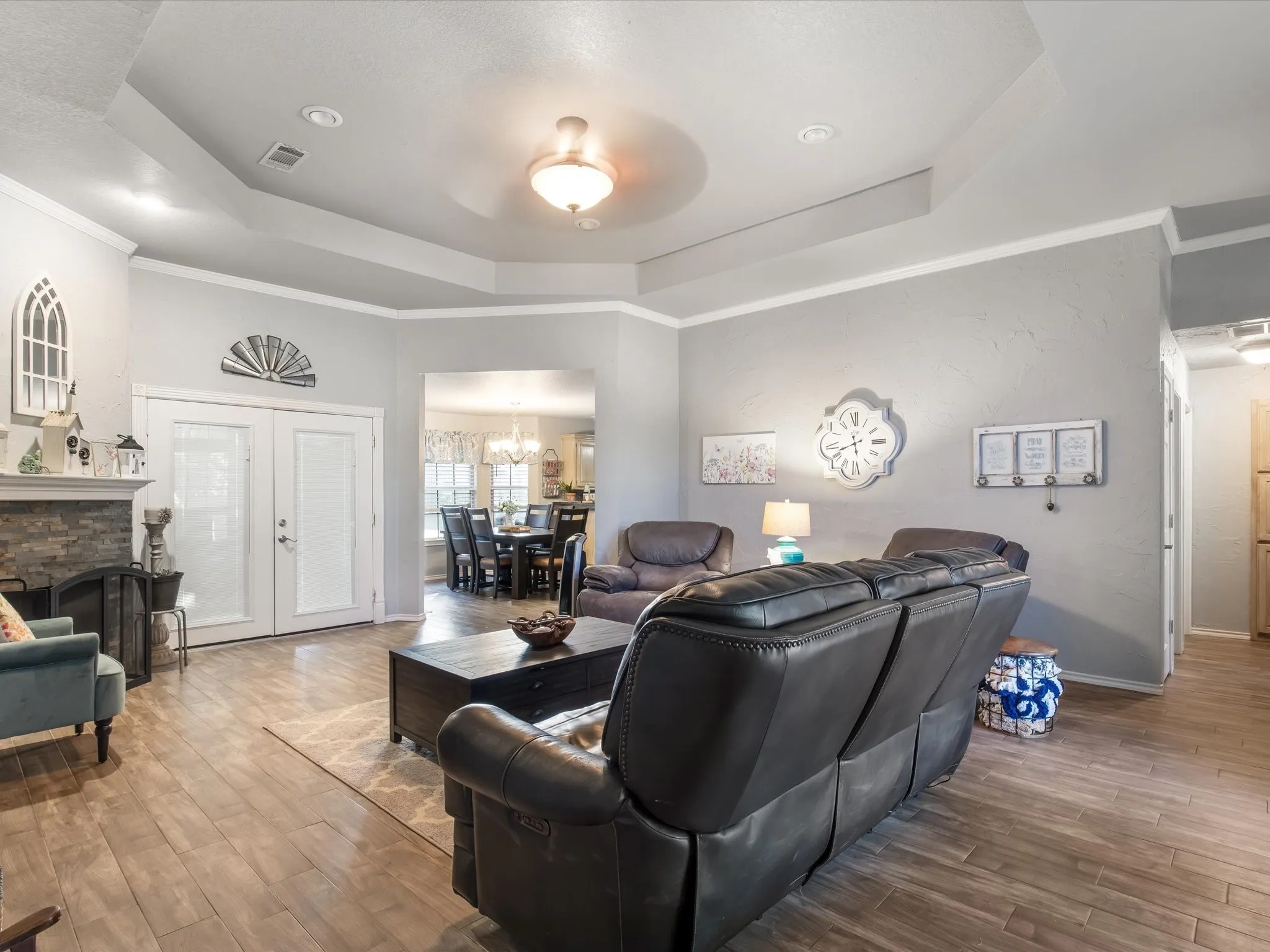 Single Family Residence For Sale in Johnson County , 102 Oakwood Place, Joshua, Texas 76058, 3 Bedroom, 2 Bathroom, Garage spaces, 1,678 Sqft, built in 2000, mls#21389750, Real Estate Agent in Joshua, Homes For Sale in Johnson county, Homes For Sale in Joshua, Realtor in Joshua Texas, Real Estate Brokerage Independent Realty Texas, Luminita Cordes Realtor