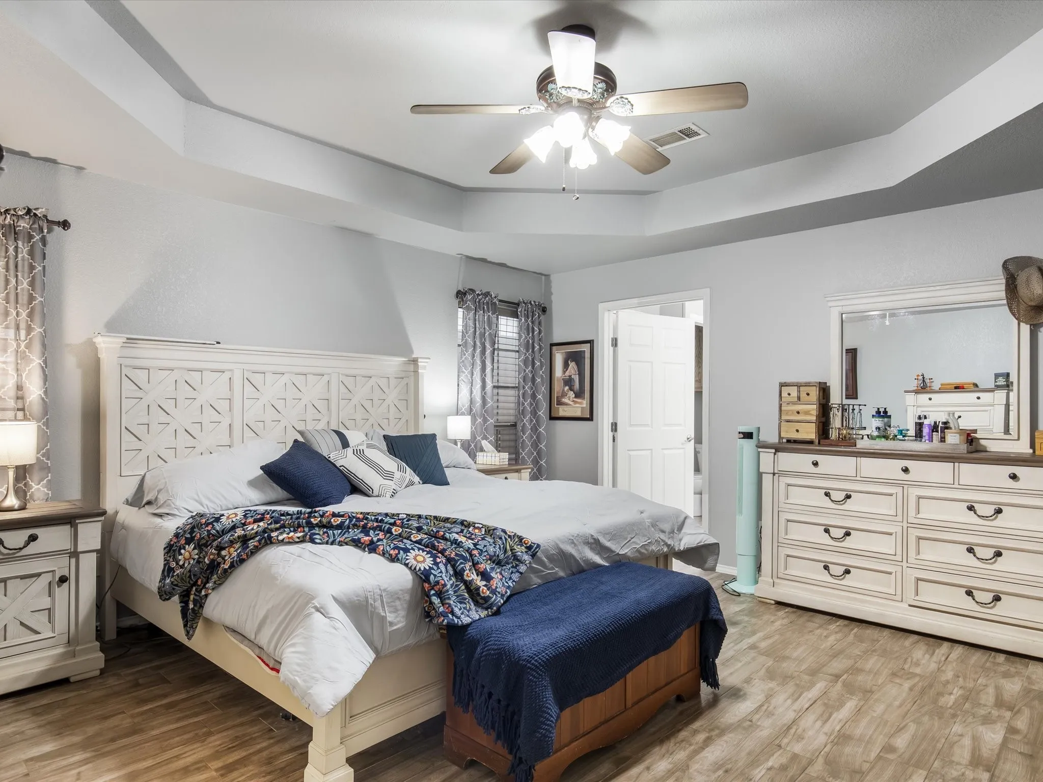Single Family Residence For Sale in Johnson County , 102 Oakwood Place, Joshua, Texas 76058, 3 Bedroom, 2 Bathroom, Garage spaces, 1,678 Sqft, built in 2000, mls#21389750, Real Estate Agent in Joshua, Homes For Sale in Johnson county, Homes For Sale in Joshua, Realtor in Joshua Texas, Real Estate Brokerage Independent Realty Texas, Luminita Cordes Realtor