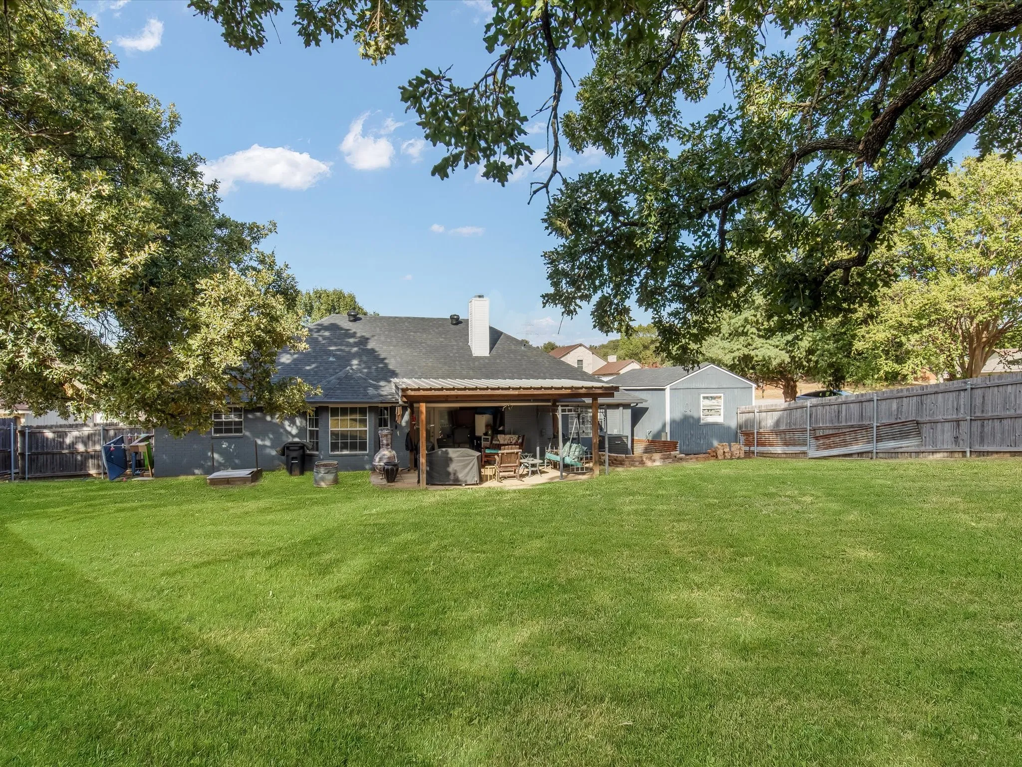 Single Family Residence For Sale in Johnson County , 102 Oakwood Place, Joshua, Texas 76058, 3 Bedroom, 2 Bathroom, Garage spaces, 1,678 Sqft, built in 2000, mls#21389750, Real Estate Agent in Joshua, Homes For Sale in Johnson county, Homes For Sale in Joshua, Realtor in Joshua Texas, Real Estate Brokerage Independent Realty Texas, Luminita Cordes Realtor