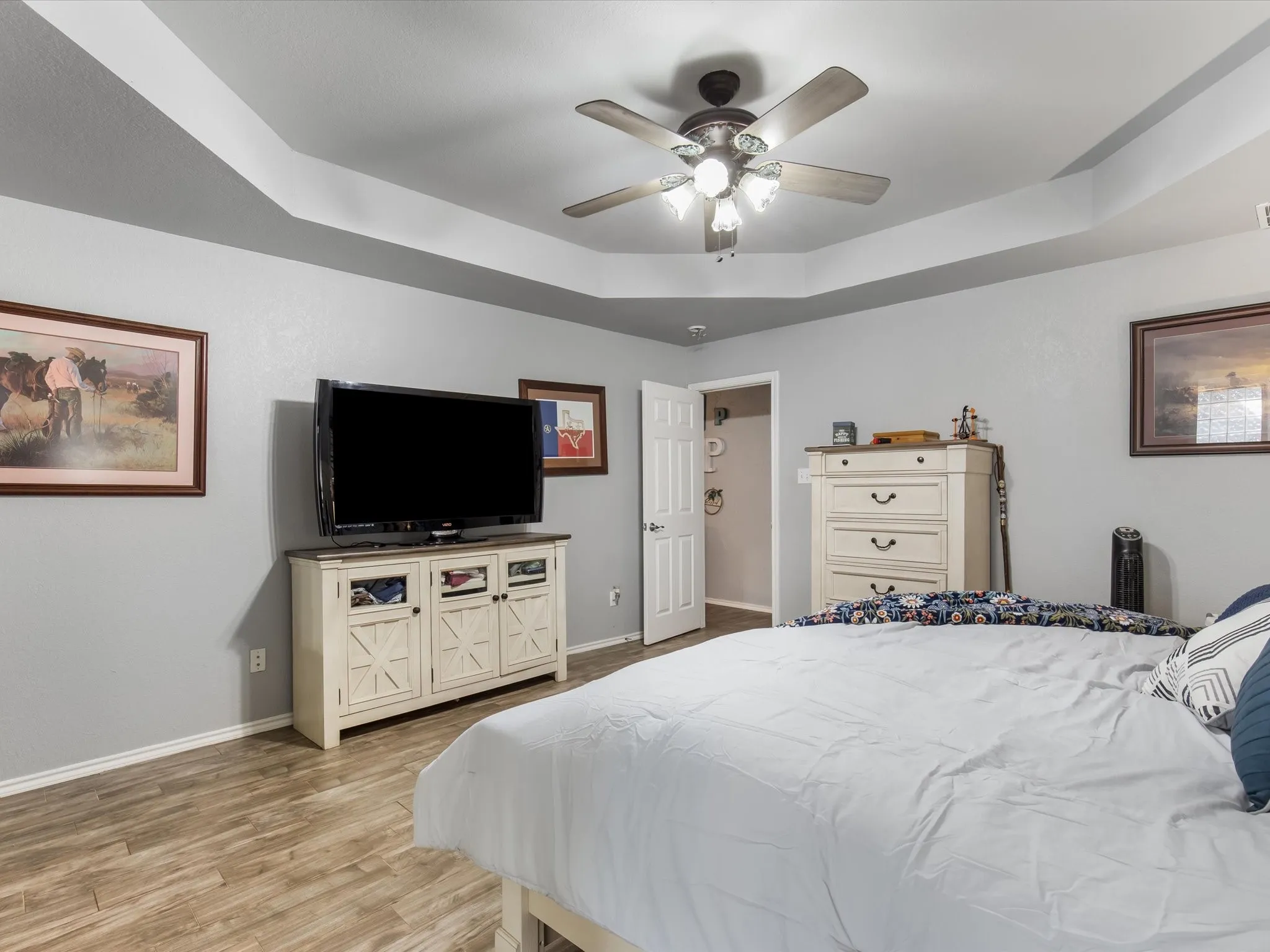 Single Family Residence For Sale in Johnson County , 102 Oakwood Place, Joshua, Texas 76058, 3 Bedroom, 2 Bathroom, Garage spaces, 1,678 Sqft, built in 2000, mls#21389750, Real Estate Agent in Joshua, Homes For Sale in Johnson county, Homes For Sale in Joshua, Realtor in Joshua Texas, Real Estate Brokerage Independent Realty Texas, Luminita Cordes Realtor