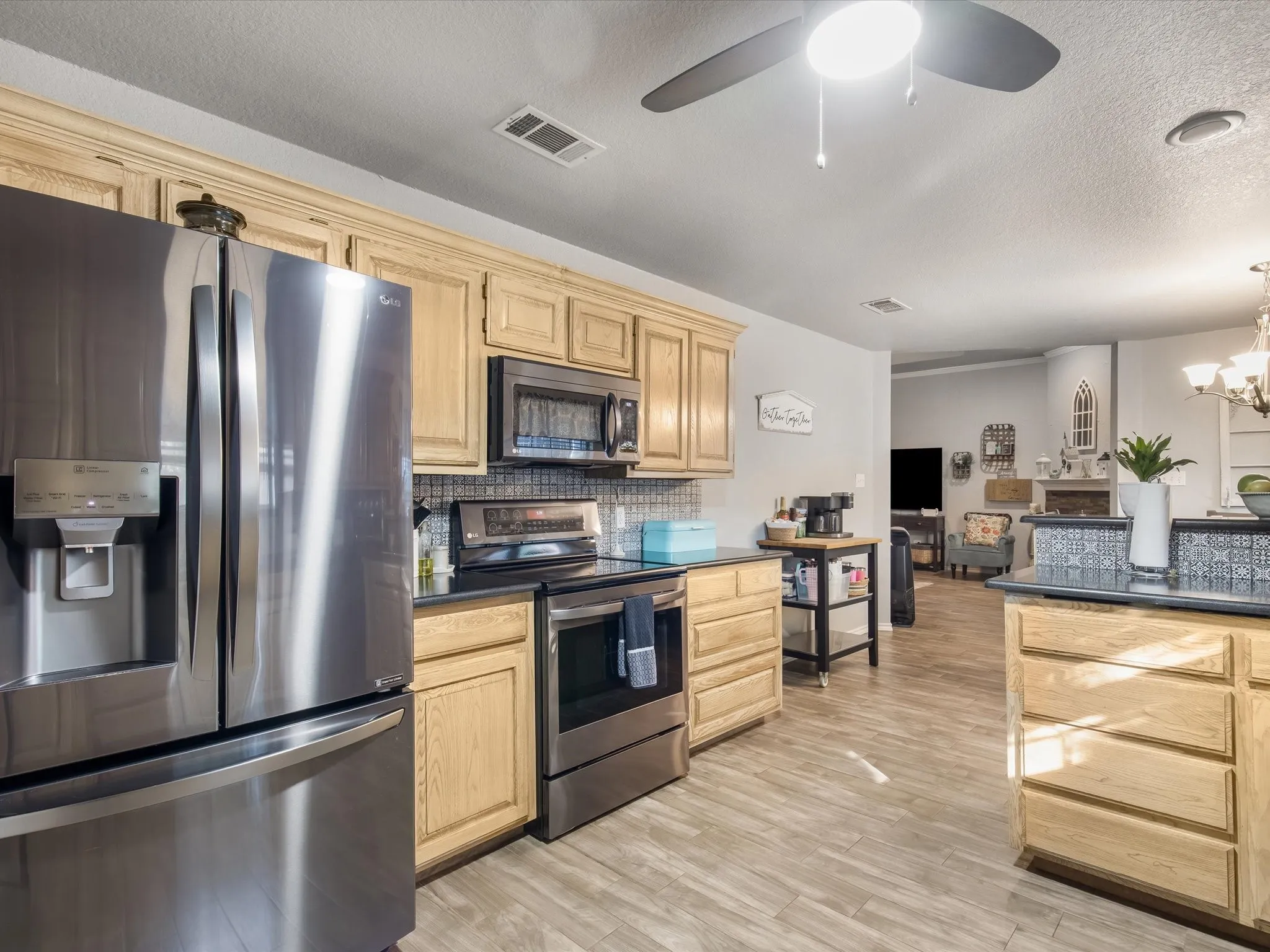 Single Family Residence For Sale in Johnson County , 102 Oakwood Place, Joshua, Texas 76058, 3 Bedroom, 2 Bathroom, Garage spaces, 1,678 Sqft, built in 2000, mls#21389750, Real Estate Agent in Joshua, Homes For Sale in Johnson county, Homes For Sale in Joshua, Realtor in Joshua Texas, Real Estate Brokerage Independent Realty Texas, Luminita Cordes Realtor