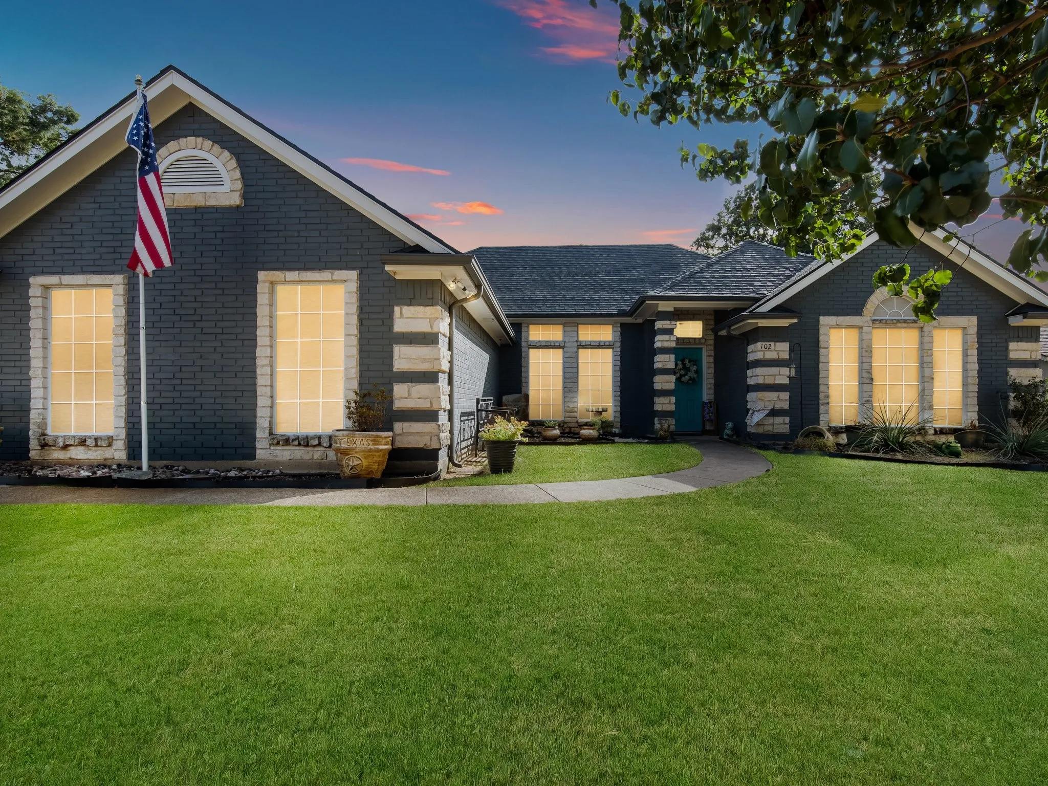 Single Family Residence For Sale in Johnson County , 102 Oakwood Place, Joshua, Texas 76058, 3 Bedroom, 2 Bathroom, Garage spaces, 1,678 Sqft, built in 2000, mls#21389750, Real Estate Agent in Joshua, Homes For Sale in Johnson county, Homes For Sale in Joshua, Realtor in Joshua Texas, Real Estate Brokerage Independent Realty Texas, Luminita Cordes Realtor