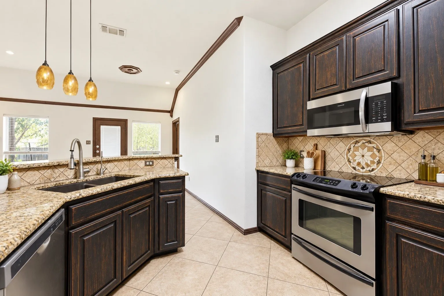 Single Family Residence For Rent in Tarrant County , 9008 Winding River Drive, Fort Worth, Texas 76118, 3 Bedroom, 2 Bathroom, 2 Garage spaces, 1,522 Sqft, built in 2002, mls#21389848, Real Estate Agent in Fort Worth, Homes For Rent in Tarrant county, Homes For Rent in Fort Worth, Realtor in Fort Worth Texas, Real Estate Brokerage Independent Realty Texas, Luminita Cordes Realtor