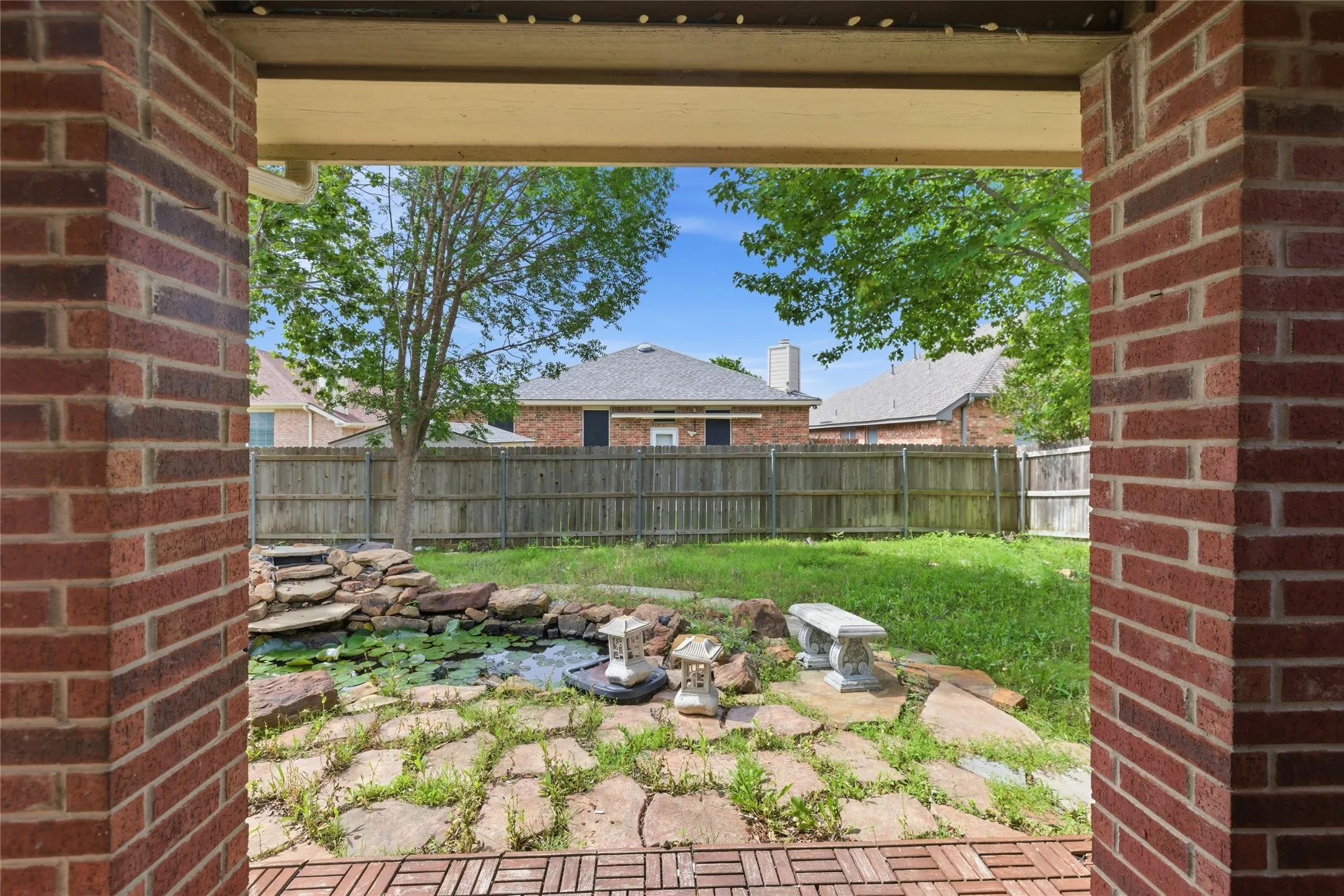 Single Family Residence For Rent in Tarrant County , 9008 Winding River Drive, Fort Worth, Texas 76118, 3 Bedroom, 2 Bathroom, 2 Garage spaces, 1,522 Sqft, built in 2002, mls#21389848, Real Estate Agent in Fort Worth, Homes For Rent in Tarrant county, Homes For Rent in Fort Worth, Realtor in Fort Worth Texas, Real Estate Brokerage Independent Realty Texas, Luminita Cordes Realtor