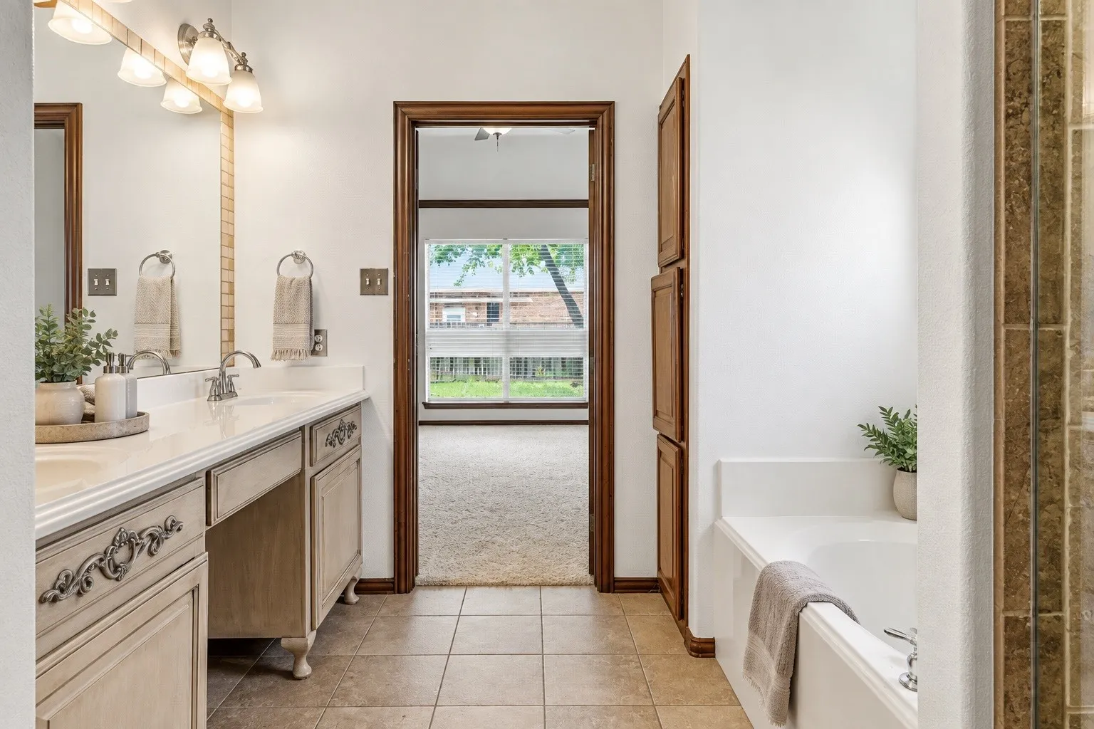 Single Family Residence For Rent in Tarrant County , 9008 Winding River Drive, Fort Worth, Texas 76118, 3 Bedroom, 2 Bathroom, 2 Garage spaces, 1,522 Sqft, built in 2002, mls#21389848, Real Estate Agent in Fort Worth, Homes For Rent in Tarrant county, Homes For Rent in Fort Worth, Realtor in Fort Worth Texas, Real Estate Brokerage Independent Realty Texas, Luminita Cordes Realtor