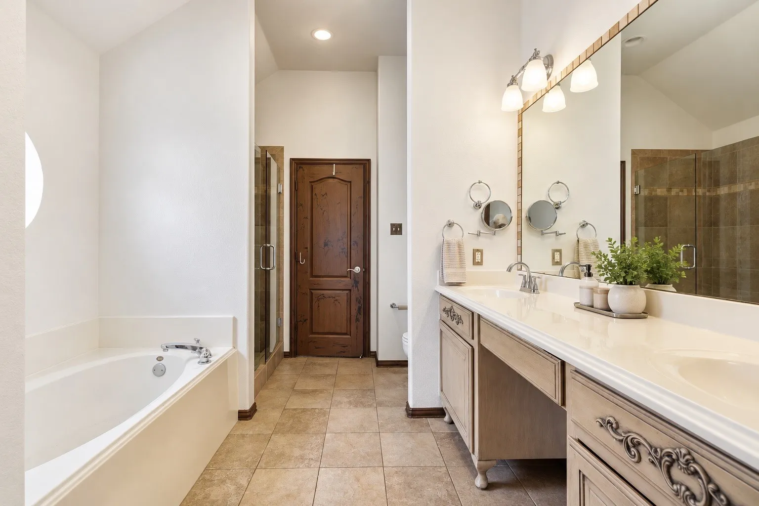 Single Family Residence For Rent in Tarrant County , 9008 Winding River Drive, Fort Worth, Texas 76118, 3 Bedroom, 2 Bathroom, 2 Garage spaces, 1,522 Sqft, built in 2002, mls#21389848, Real Estate Agent in Fort Worth, Homes For Rent in Tarrant county, Homes For Rent in Fort Worth, Realtor in Fort Worth Texas, Real Estate Brokerage Independent Realty Texas, Luminita Cordes Realtor