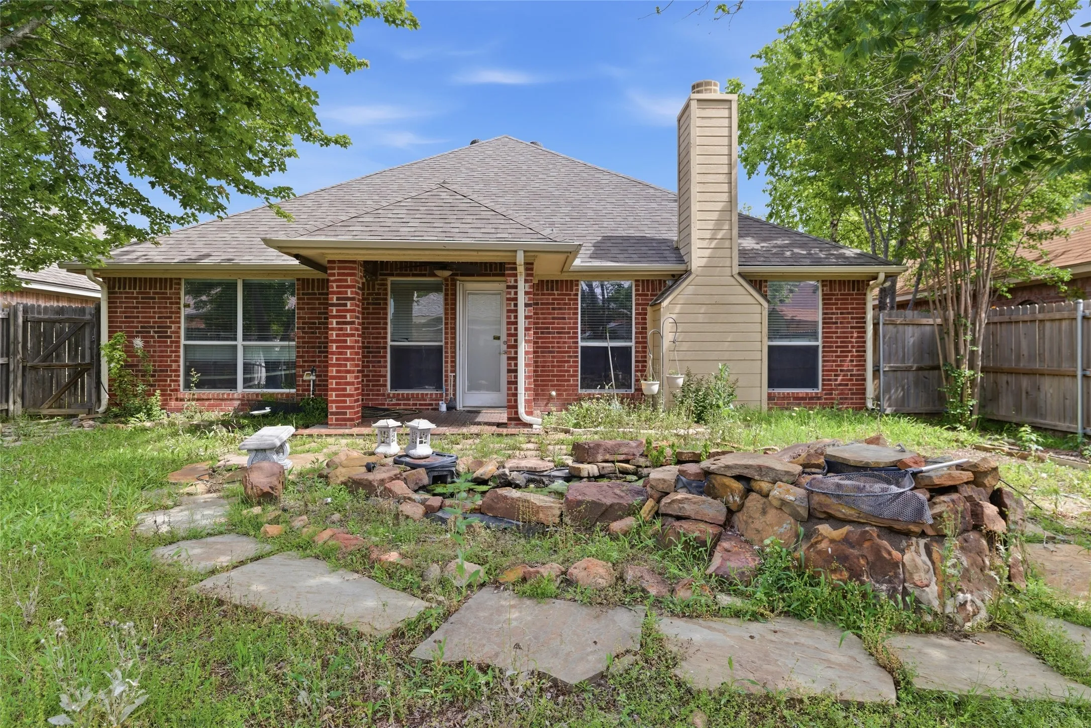 Single Family Residence For Rent in Tarrant County , 9008 Winding River Drive, Fort Worth, Texas 76118, 3 Bedroom, 2 Bathroom, 2 Garage spaces, 1,522 Sqft, built in 2002, mls#21389848, Real Estate Agent in Fort Worth, Homes For Rent in Tarrant county, Homes For Rent in Fort Worth, Realtor in Fort Worth Texas, Real Estate Brokerage Independent Realty Texas, Luminita Cordes Realtor