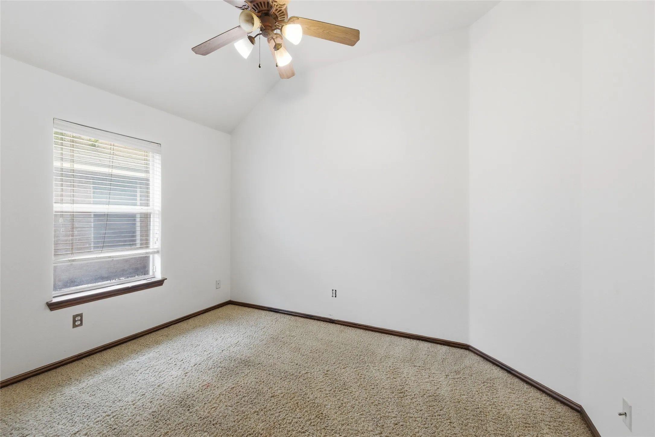 Single Family Residence For Rent in Tarrant County , 9008 Winding River Drive, Fort Worth, Texas 76118, 3 Bedroom, 2 Bathroom, 2 Garage spaces, 1,522 Sqft, built in 2002, mls#21389848, Real Estate Agent in Fort Worth, Homes For Rent in Tarrant county, Homes For Rent in Fort Worth, Realtor in Fort Worth Texas, Real Estate Brokerage Independent Realty Texas, Luminita Cordes Realtor