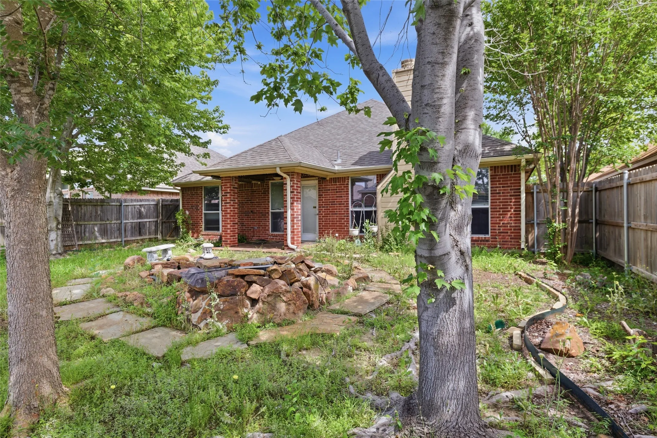 Single Family Residence For Rent in Tarrant County , 9008 Winding River Drive, Fort Worth, Texas 76118, 3 Bedroom, 2 Bathroom, 2 Garage spaces, 1,522 Sqft, built in 2002, mls#21389848, Real Estate Agent in Fort Worth, Homes For Rent in Tarrant county, Homes For Rent in Fort Worth, Realtor in Fort Worth Texas, Real Estate Brokerage Independent Realty Texas, Luminita Cordes Realtor