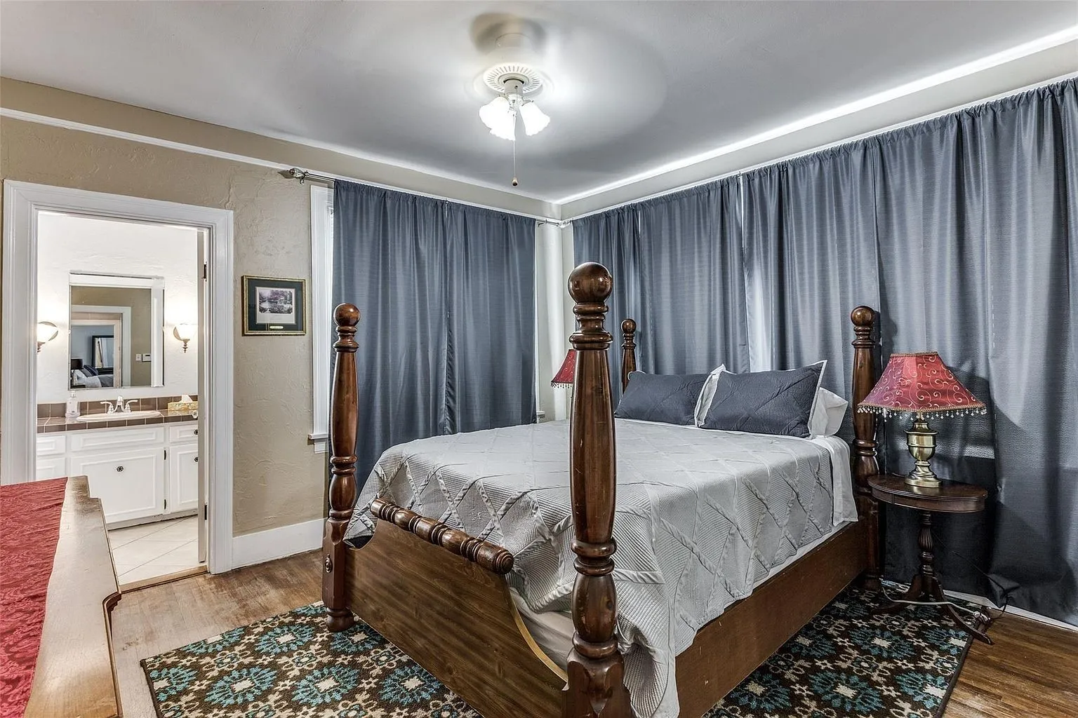 Single Family Residence For Sale in Tarrant County , 3211 Cockrell Avenue, Fort Worth, Texas 76109, 2 Bedroom, 2 Bathroom, Garage spaces, 1,441 Sqft, built in 1930, mls#21389866, Real Estate Agent in Fort Worth, Homes For Sale in Tarrant county, Homes For Sale in Fort Worth, Realtor in Fort Worth Texas, Real Estate Brokerage Independent Realty Texas, Luminita Cordes Realtor