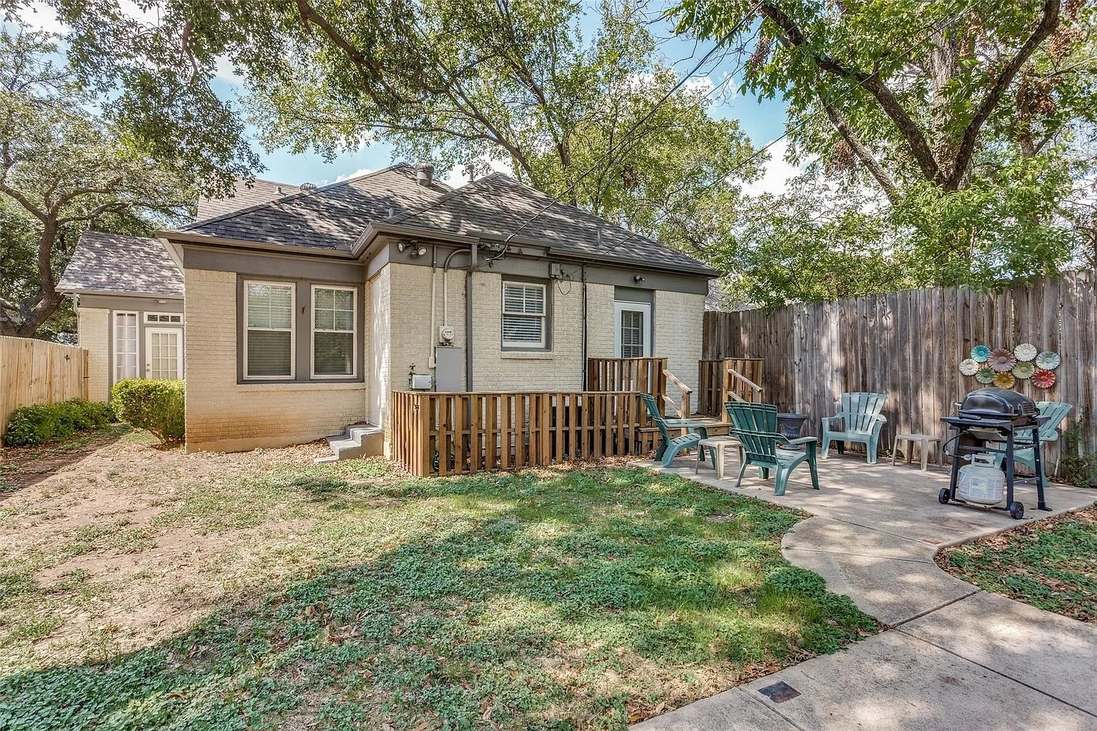 Single Family Residence For Sale in Tarrant County , 3211 Cockrell Avenue, Fort Worth, Texas 76109, 2 Bedroom, 2 Bathroom, Garage spaces, 1,441 Sqft, built in 1930, mls#21389866, Real Estate Agent in Fort Worth, Homes For Sale in Tarrant county, Homes For Sale in Fort Worth, Realtor in Fort Worth Texas, Real Estate Brokerage Independent Realty Texas, Luminita Cordes Realtor