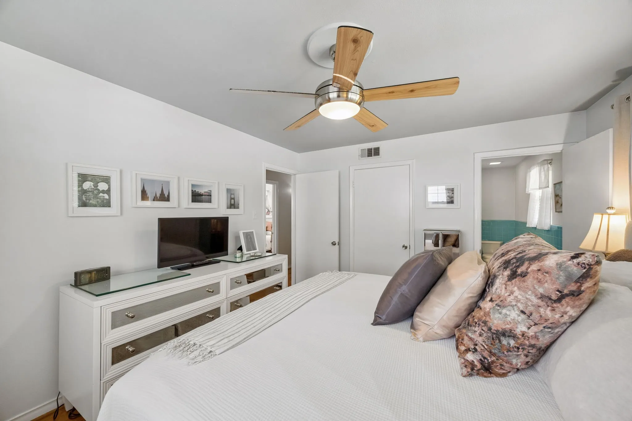 Single Family Residence For Sale in Dallas County , 1209 Spruce Drive, Richardson, Texas 75080, 3 Bedroom, 3 Bathroom, 2 Garage spaces, 1,801 Sqft, built in 1959, mls#21386008, Real Estate Agent in Richardson, Homes For Sale in Dallas county, Homes For Sale in Richardson, Realtor in Richardson Texas, Real Estate Brokerage Independent Realty Texas, Luminita Cordes Realtor